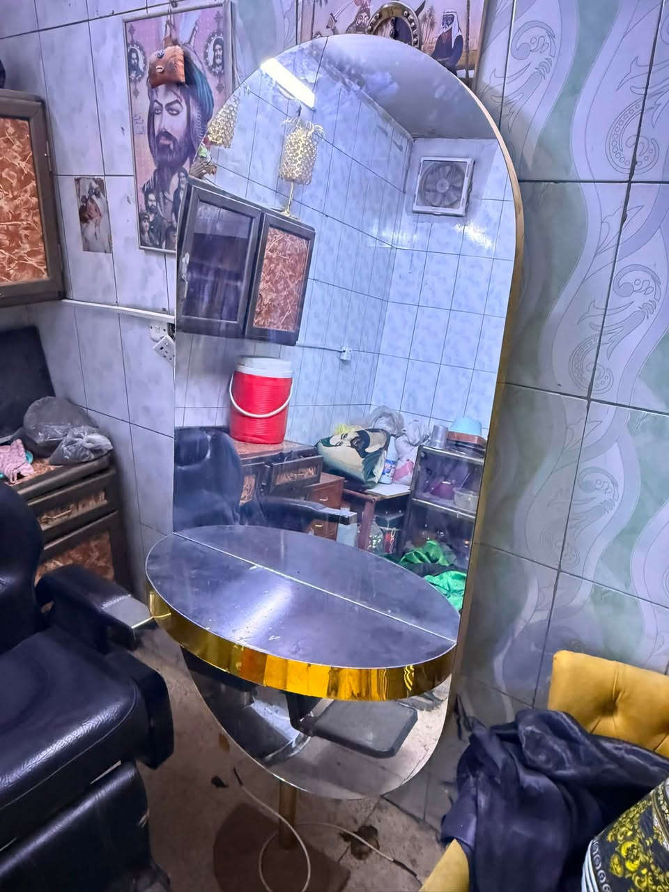 سلام عليكم شباب كرسي حلاقه للبيع ومرايه اثنيناتهم350 والله العضيم كلش جديداالكرسي مستخدم شهرين  *********** المكان بغداد /ملاحضه ماعندي واتساب فقط على الرقم
