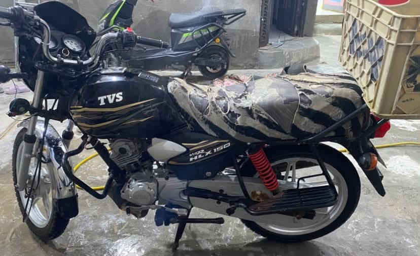دراجه Tvs موديل 2023 كاملة كير محرك نضافه ٧٠٪؜ بدون اوراق سعر ٨٥٠ وبيها مجال واتساب ***********

