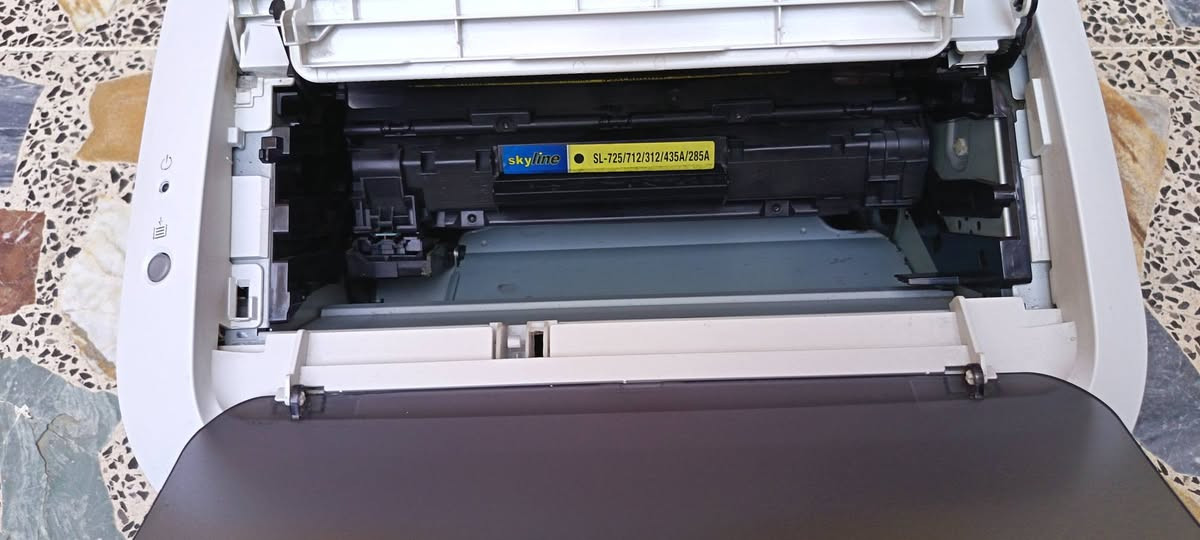 طابعه كانون LBP6030 ابيضّ وأسود الكاترج  باودر ب ١٠ الف يطبع 2000 نسخه تطبع ١٨ ورقه بل دقيقه وتسحب من الموبايل والحاسبه نظيفه مال بيت
***********
