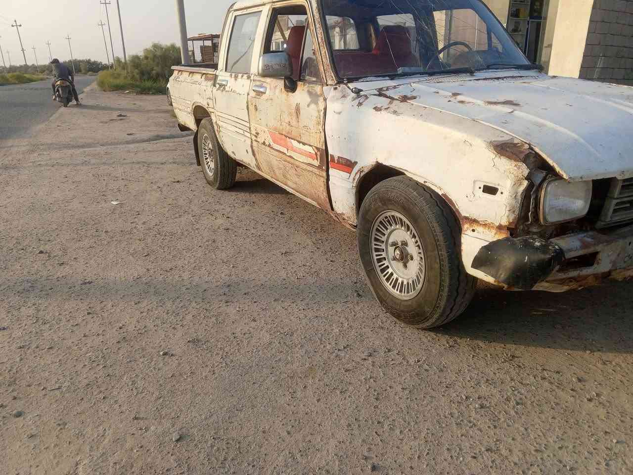 السلام عليكم تيوته موديل 83 مكينه وكير انضاف شرط رقم ذي قار تحويل ثاني يوم مصفره مامطلوبه مكان السيارة ناصريه غرب جامعت ذي قار السعر 17 وبيه مجال قليل كلش رقم التلفون ***********
