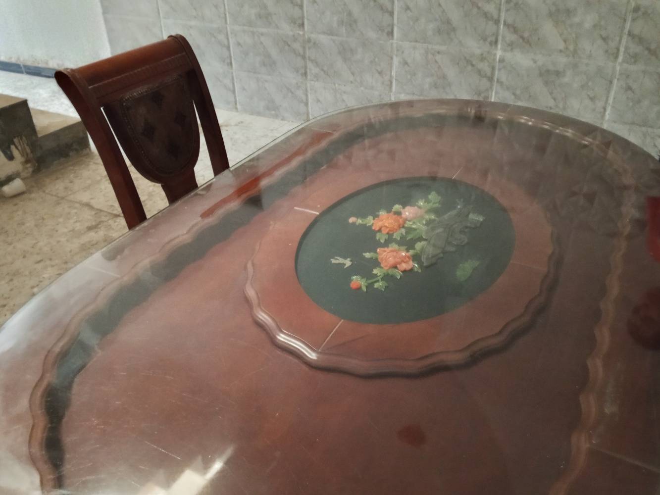 ميز طعام • ٨ مقاعد • بغداد تاجي