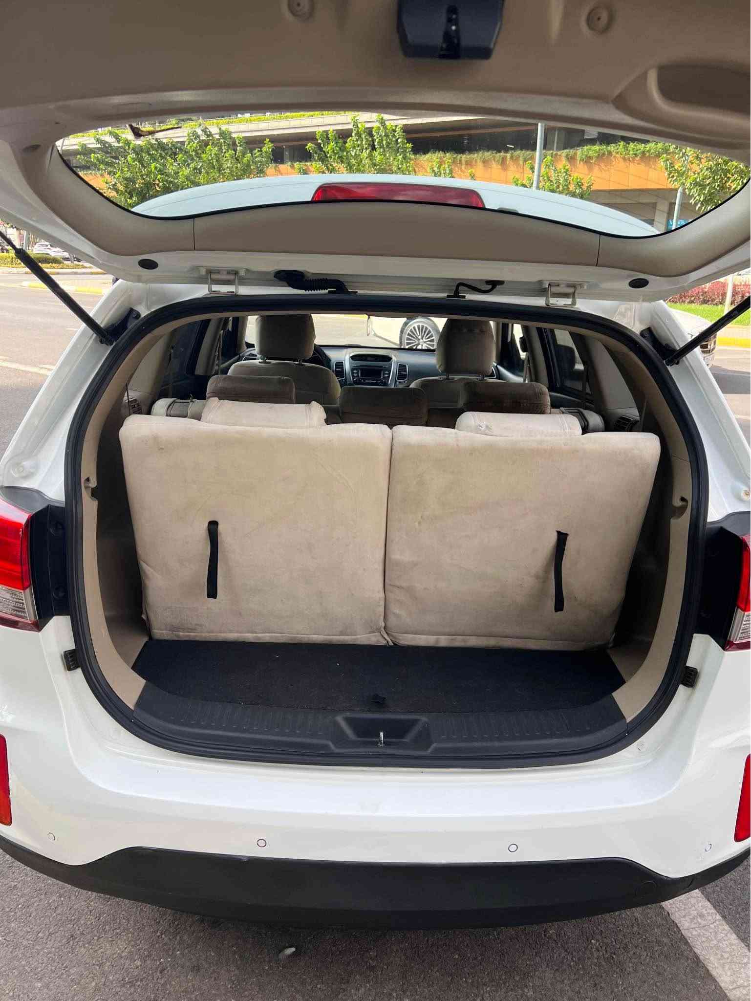 ‎Kia sorento
موديل:2014
موارد: خليجي
عداد مسافة:128,000km
محرك: ٤ سلندر 2.5L 
***********‎ السليمانية, العراق
