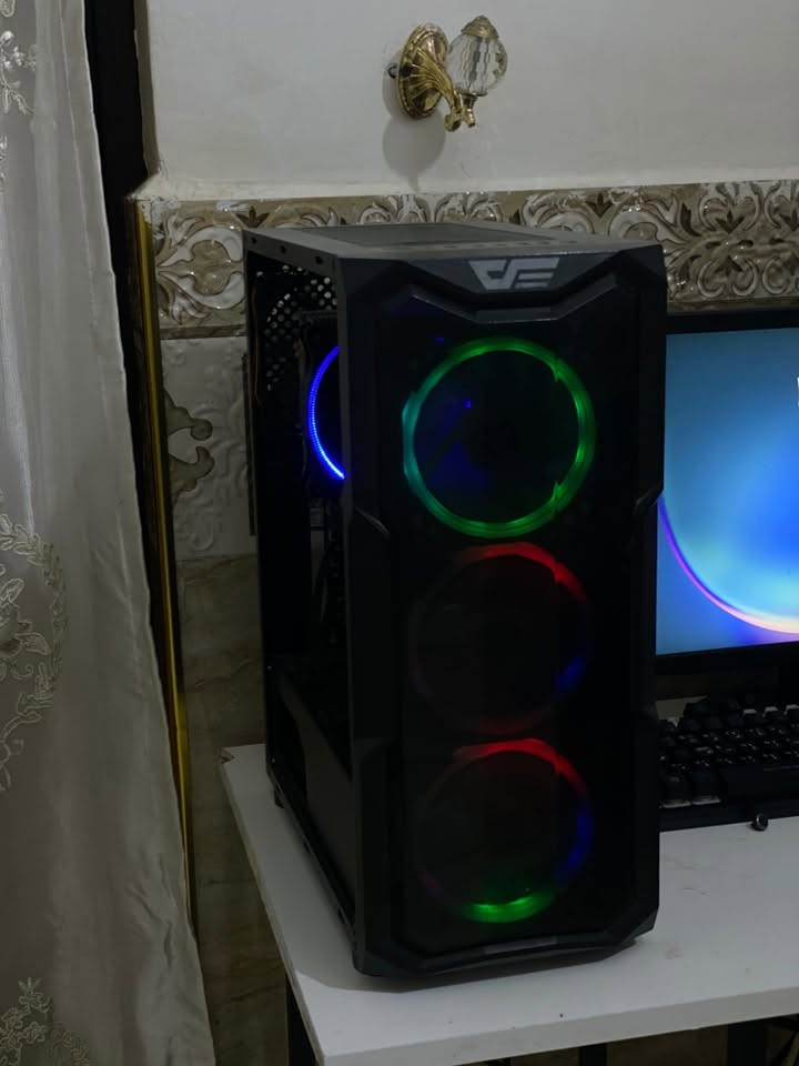 السلام عليكم
معالج i3 جيل 10 
كرت  Rx 590 gme
رامات ddr 4 .16 gb 
 بور سبلايPsu 650 
Ssd 500gb 
HDD 80gb 
مكاني الفلوجة السعر500 مجال بسيط يوجد توصيل  
رقمي ***********
