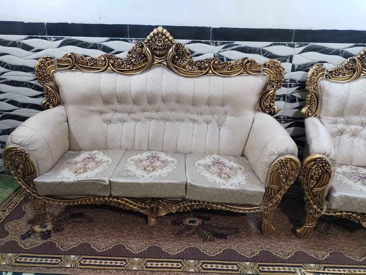 سلام عليكم تخم زان ملكي اي ضرار مابي كلش نضيف 10مقعد السعر 350العنوان كربلاء حي العامل يوجود توصل دخل كربلاء الستفسار ***********
