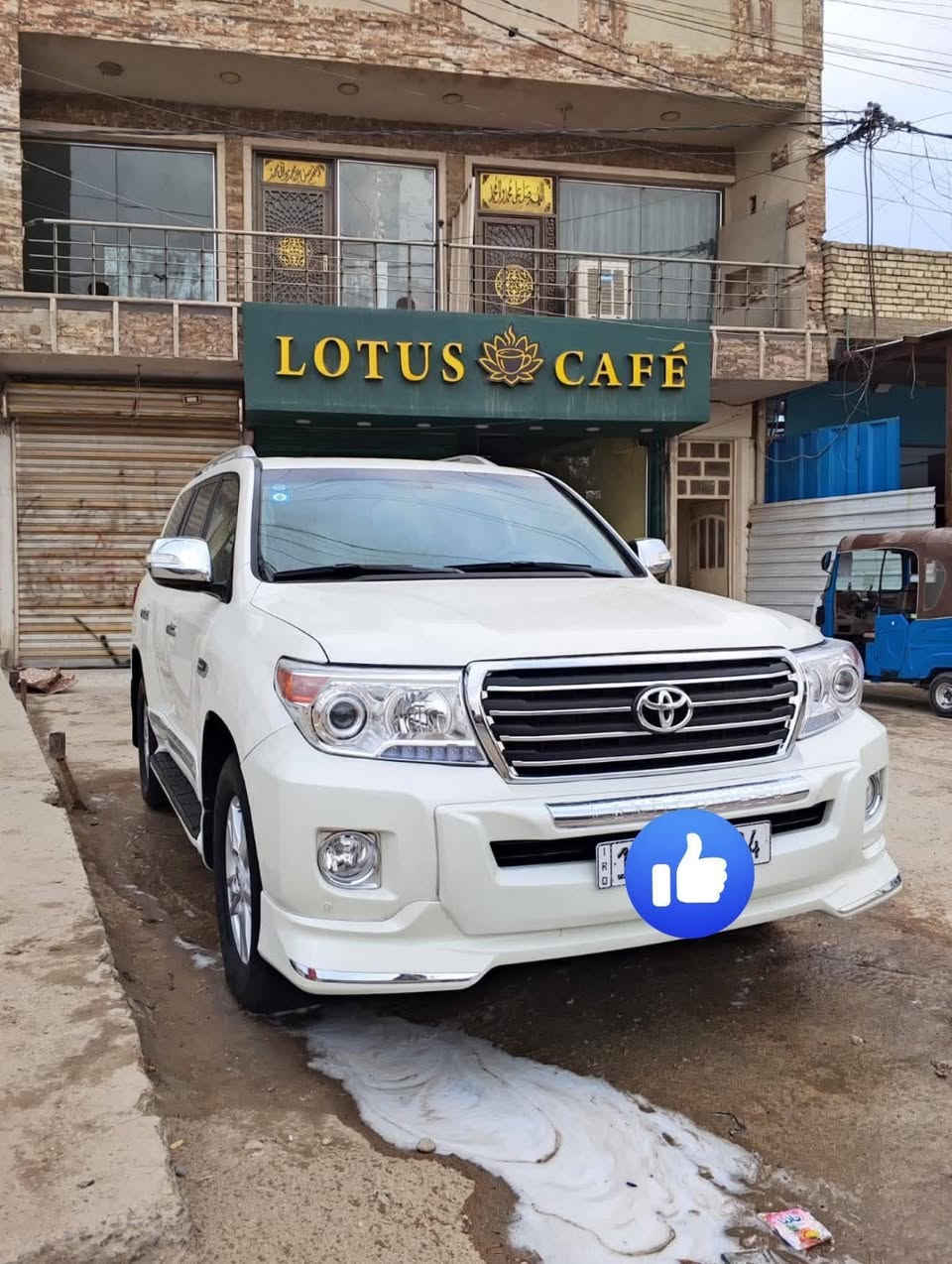 السلام عليكم
للبيع لاندكروز ٢٠١١
ستينية معروف الستيني 
فول مواصفات 
رقم بغداد انكليزي 
هزة جديدة السيارة
كفالة عامة سونار 
موضح بل المنشور 
بيها بارد مكانين زغار بس
ماشية ١٤٥ حقيقي 
مكينة ما مفتوحة 
السيارة استخدام شخصي 
السعر ٢٩٥$ وبيها مجال بسيط
***********

