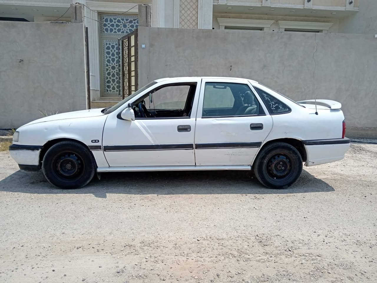 بسم لله
سياره اوبل فكترا
سياره ابلاديه حلوه
٤ جام كهرباء
داخل مصيج
سعر ٢٥
بيع او مراوس حسب#القناعة
***********

