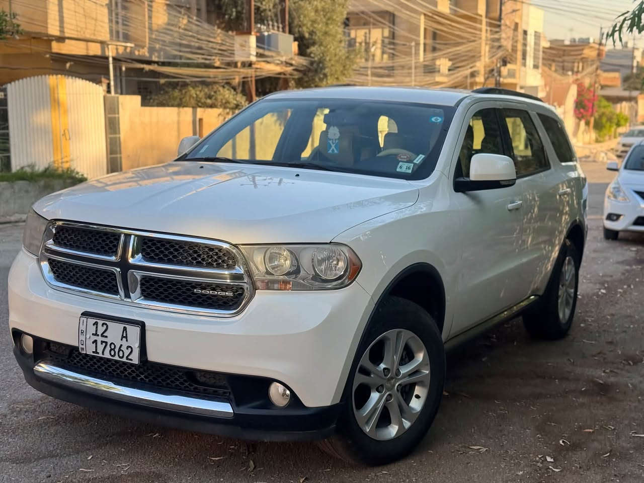 للبيع: دوج دورانجو (Dodge Durango) - فئة Crew 🚗
🔹 الموديل: 2011
🔹 المسافة المقطوعة: 126,000 كم (قابل للزيادة البسيطة)
🔹 العداد / السعة: 7 راكب (3 أسطر)
🔹 المحرك: 6 سلندر 3.6L (قوي واقتصادي)
✨ حالة البودي والضمان:
 كلين تايتل (مكفولة بالكامل من الصبغ، البارد، والتبديل).
⚙️ المواصفات والكماليات:
 التشغيل: تشغيل عن بعد + بصمة تشغيل وأبواب.
 الكراسي: كوشن كهرباء (مخمل أصل).
 التبريد: تبريد 3 قطع (مركزي للأسطر الثلاثة - ثلج).
 المساعدة بالحركة: حساسات خلفية + كاميرا خلفية.
 الشاشة والنظام الصوتي: شاشة لمس أصلية (Bluetooth / AUX / USB) + نظام صوتي Alpine.
 الصندوق الخلفي: جنطة/صندوق كهرباء (فتح وإغلاق بضغطة زر
 الأمان: نظام ABS، مانع انزلاق، وإيرباغات سليمة بالكامل.
🔧 الوضع العام:
السيارة نظيفة جداً، مكفولة ميكانيك وتبريد، جاهزة للاستخدام وما تحتاج أي مصاريف.
واتساب ***********
