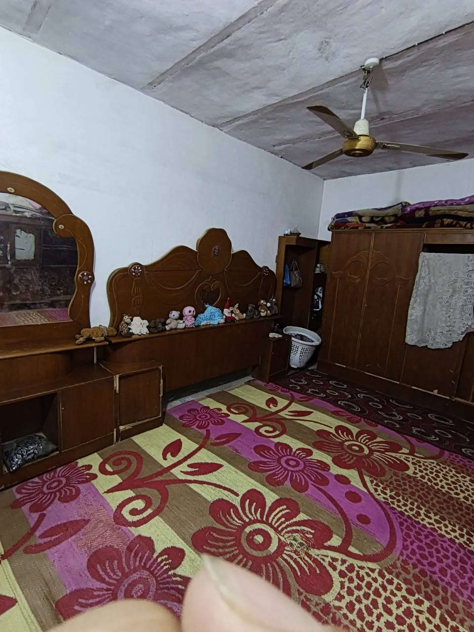 السلام عليكم  بيت مساحة 100متر   بابل ادبله الأبرأهيميه  حي النور  يبعد عن الشارع العام 75متر للأستفسار السعر 30وبي مجال شي قليل رقم***********
