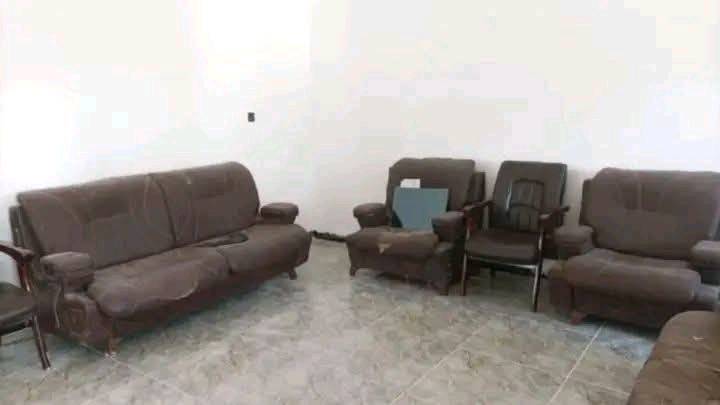 السلام عليكم 
بيت للبيع او للأيجار 
مكان نادر مقابل محطة العرفان 
المساحه 200 مبني بي نص خريطه 
غرفة..مطبخ مفتوح ع الصاله..مجمع صحيات 
طابو زراعي سند 25 
السعر 55
*********** واتساب