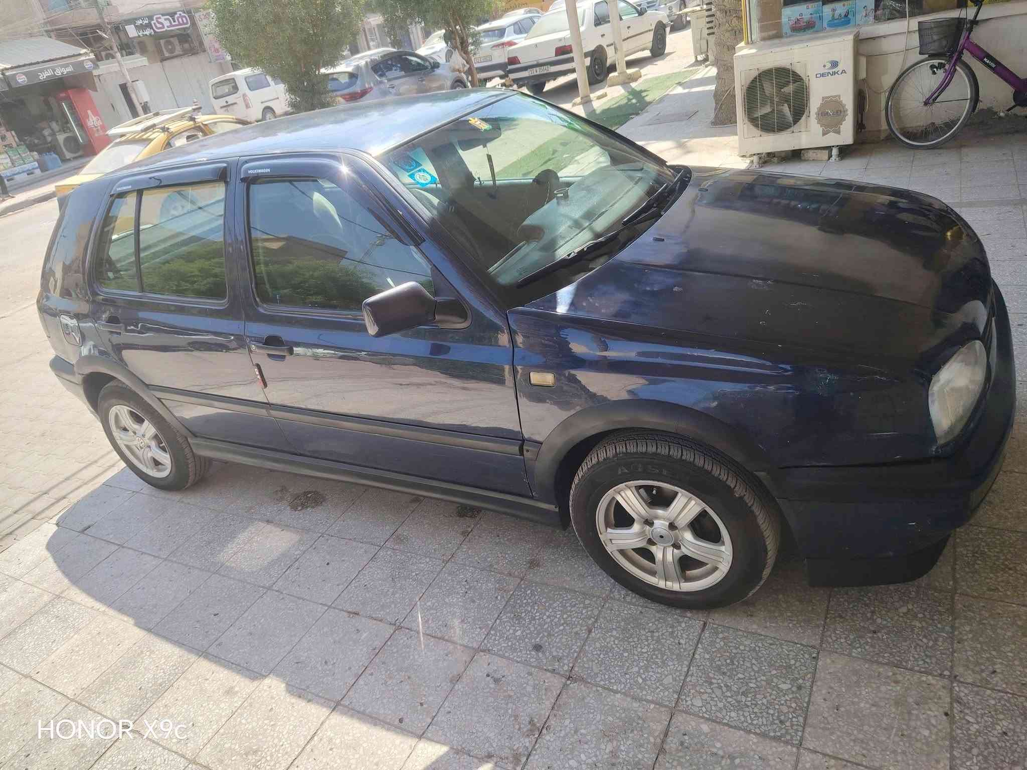 للبيع كولف مديل 1992  بغداد رقم دولي تحويل مباشر 
مصبوغه عام بدون ضربه 
مكينه 2000 كير اتو
مكينه كير خير من الله وعلى الفحص 
صدر خير من الله                                      السعر 39 وبيها مجال بسيط 
كهربائيات كلها شغاله                               مكانها الدوره جمعية خير الله 
تبريد ثلج❄يعني ثلج                                          ***********
داخل اخو الجديد
عليها كتات ودوس  تخم كامل 
سقف روز 
شادلها منظومة زنون  شرط الليل نهار 
بالعافيه على الي ياخذها

نص مكتوب في الصور:
- HONOR X9c