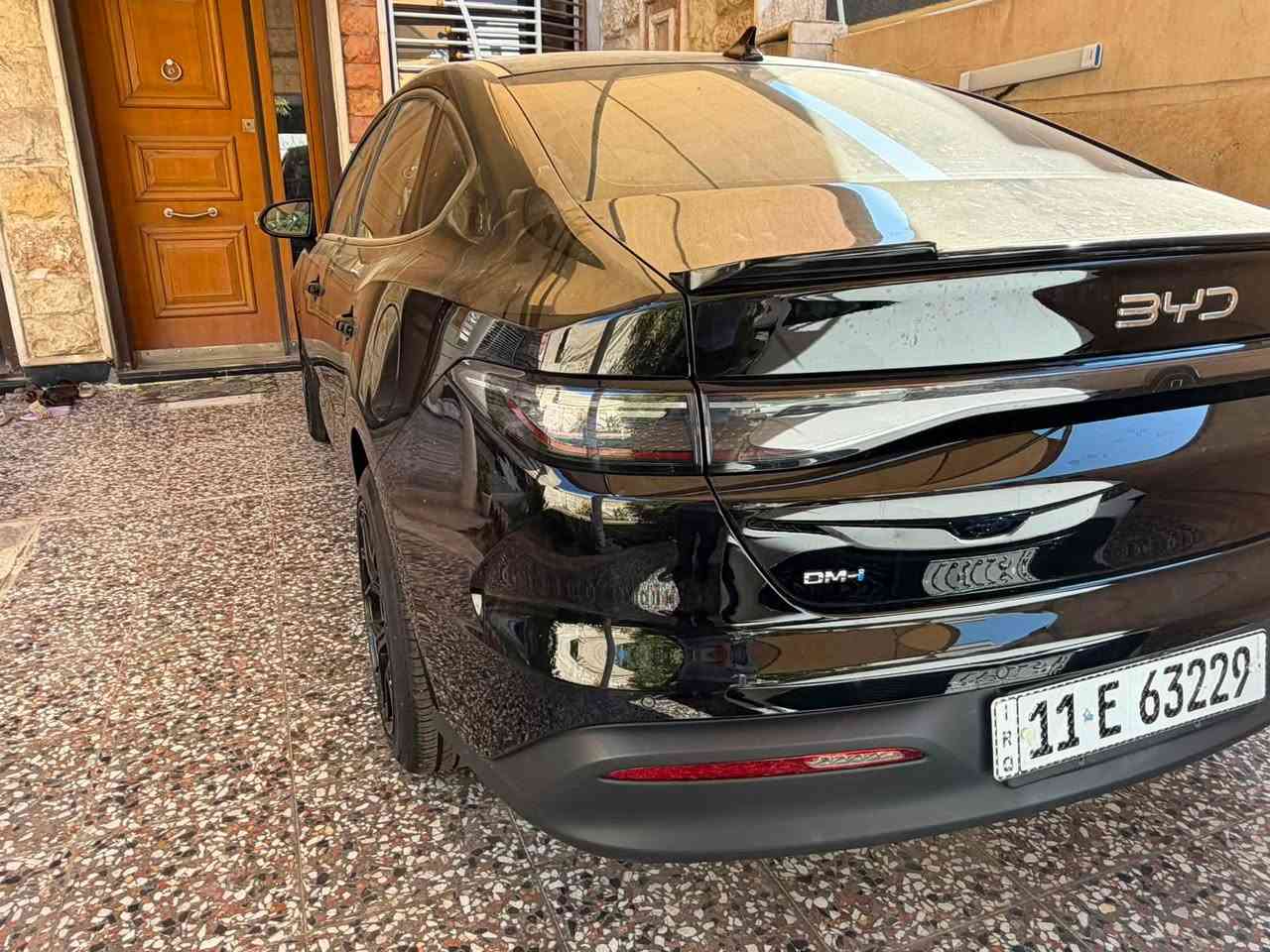 السلام عليكم للبيع سيل فايف رقم بغداد باسمي الممشى الكلي 6600. كم قابلة للزيادة لون اسود مميز داخل جلد ابيض شاشة وكامرة وحساسات خلفية لايتات زنون لدات امامي وخلفي ويل كب مميز جديد واصلي مع فجوج برمبو حمر سبايدر خلفي
السعر 20.850 مليون دينار عراقي 
مكاني بغداد اليرموك
رقمي ***********
