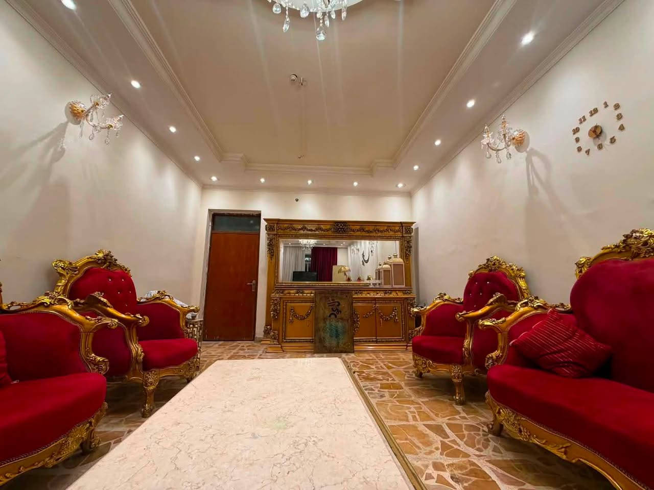 تخم دمياطي اخو الجديد مع فاترينا ايطالي خشب زان الوزن الثقيل مشتريهم ب ٥٧ ورقه
ابيعهم ب ١،٥٠٠،٠٠٠دينار عراقي مكاني العامريه 
***********
