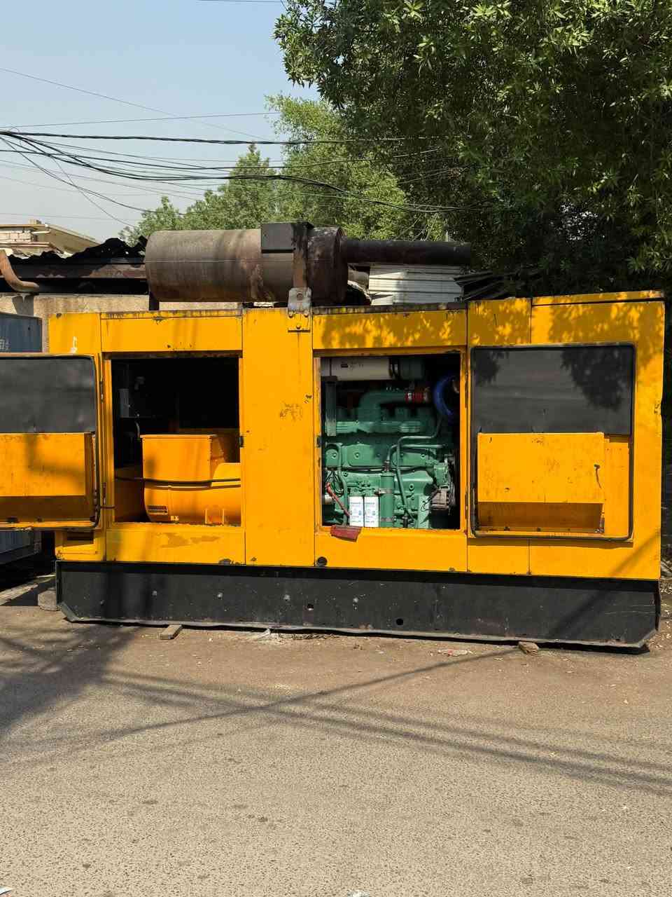 السلام عليكم للبيع مولد فولفو F12/123 
مولد اوربي برغي ممفتوح بيه 
توليد لوري سمر 400kv فرنسي 
المولد وضع شركه كاتم عزل صوت 90‎%‎100
***********
***********
العنوان بغداد
