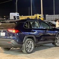 راف فور موديل ٢٠٢٣كفاله عامه من الصبغ والايرباك حادث جدا خفيف حادث فقط...