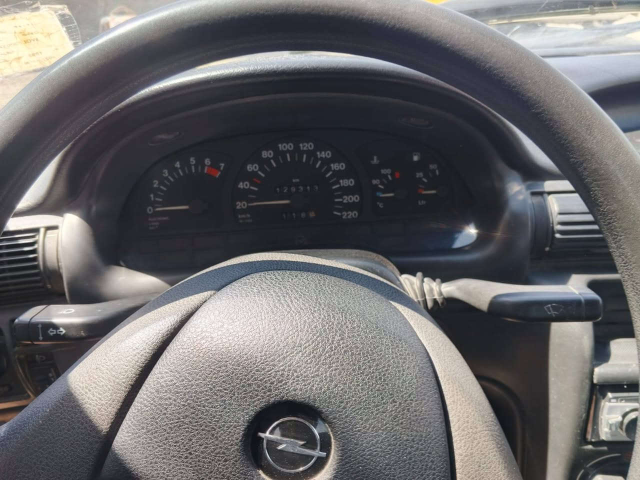 اوبل استره موديل ٩٣ محرك ١٦٠٠ كهربائيات كلهه شغاله سنويه لل٢٧ تحويل مباشر ***********.         السعر ٣٧ بيهةمجال بسيط
