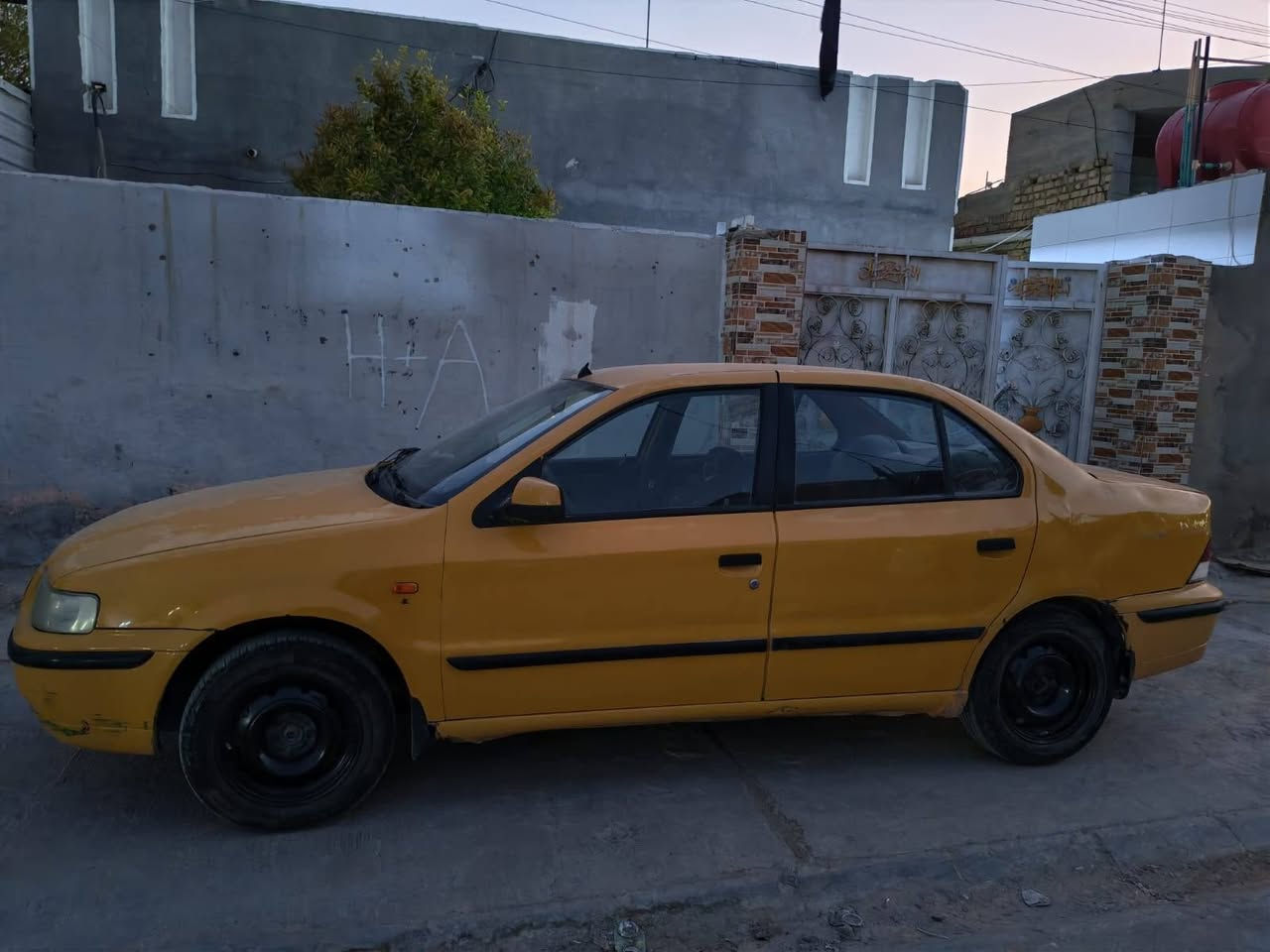 سياره سمند للبيع موديل ٢٠١١ رقم واسط سنويه نافذه ٢٠١٩ شرعيها يريد مداور تخم تاير باتري جديد صدر خلفي وامامي مكينه جدد عوزها ترتيب بصيط بيها دحجات بصيطه غرامات ماعليها بس الهيئه مااعرف شكد لان مامسجله مكاني واسط الكوت *********** سعرها 24 ورقه وبيها مجال للشراي
