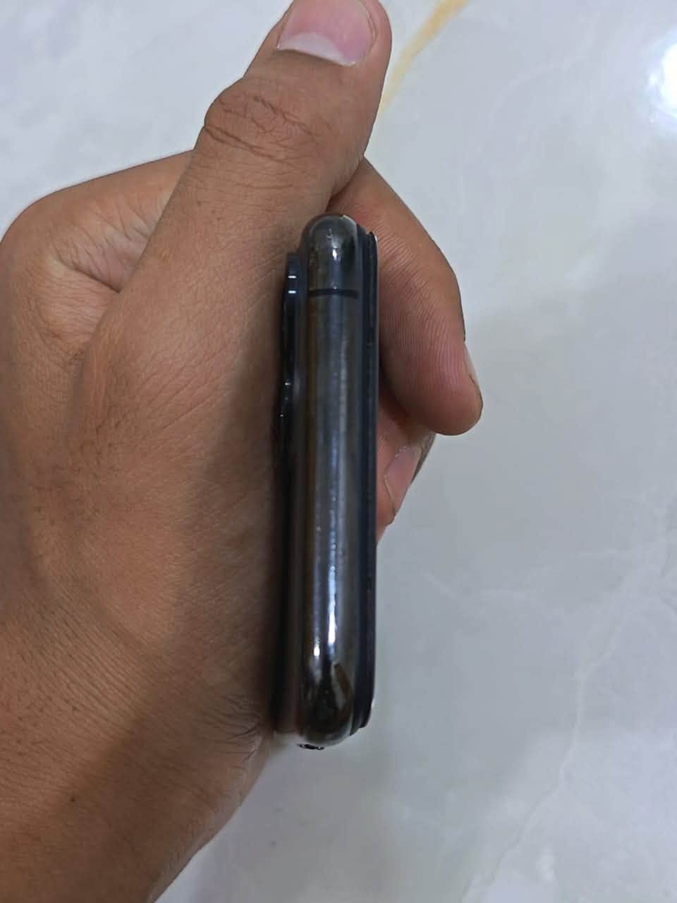 السلام عليكم ايفون 11 برو نضيف 256 GB بطاريته 80 امدل شاشه اصليه بس وبي رجفه بالكامره من اتزوم على X10 وبس السعر 245 قفل المكان كربلاء حي العسكري قطاع 16 بالقرب من جامع ال عمران الرقم *********** وبي واتساب
