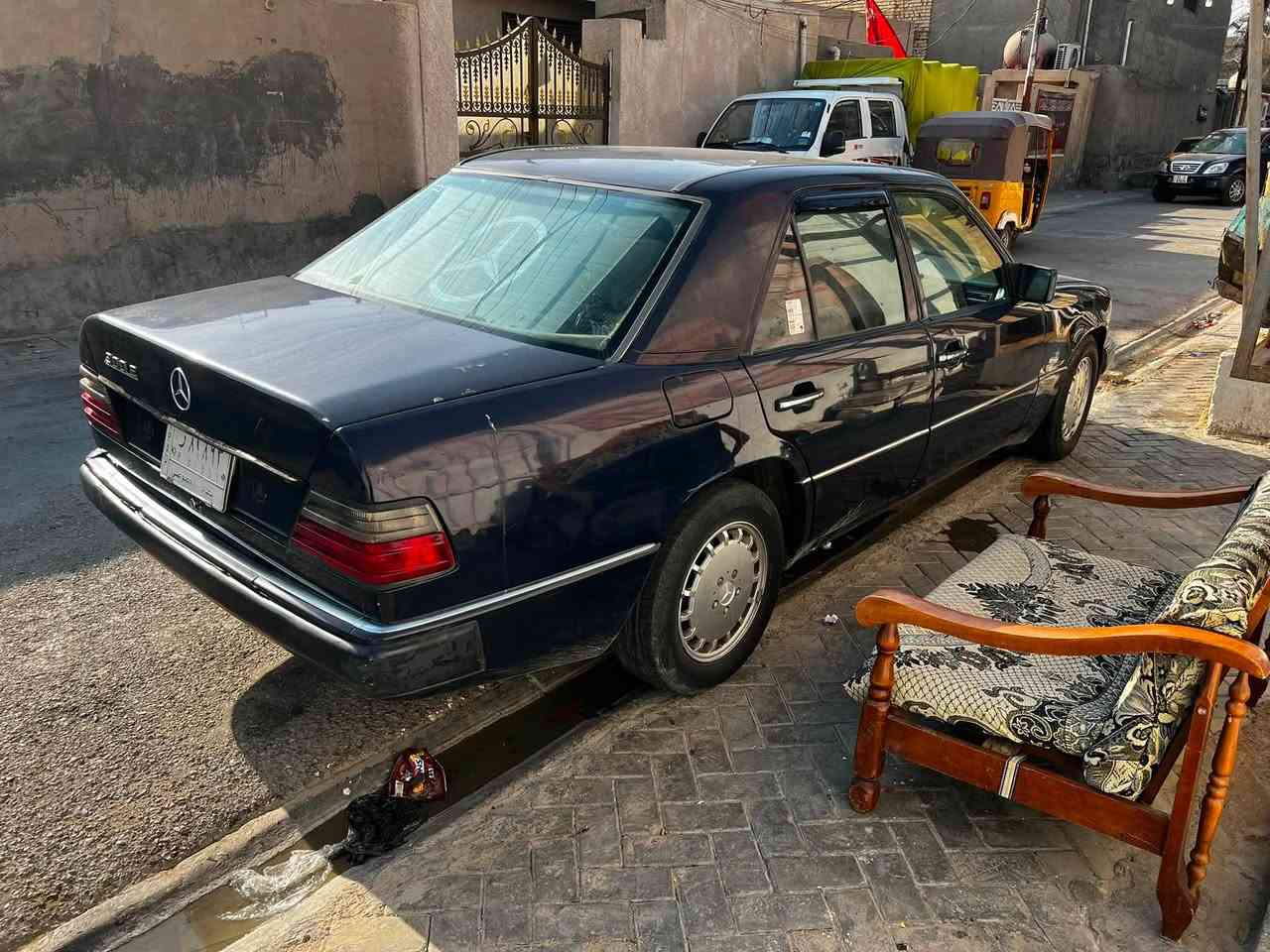 سلام عليكم  مارسدس موديل 1988 سيارة جاهزة خير من الله مكينه بلادي قبق اسود عنكبوت كير مكينه وتبريد مكفولات صدر تخم تاير كله جديد غرفتهه حلوه. مصبوغه عام سعر 50 مكانهه حي النصر ***********بسمنة تحويل كبل
