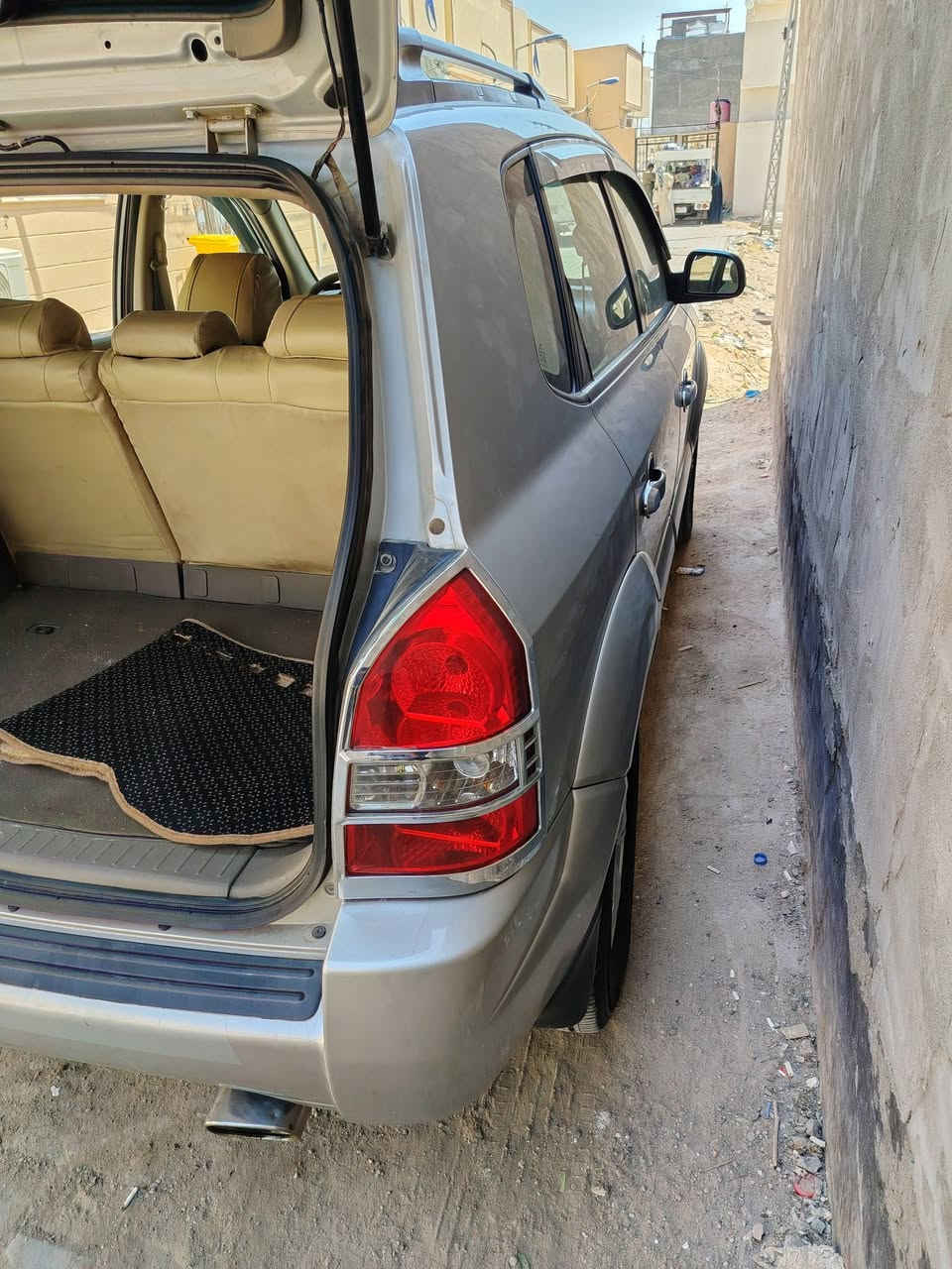 توسان مديل ٢٠٠٩ رقم بصره جديد محرك ٢٠٠٠ خليجي نص باب صبغ أثر شخوط فقط سيارة كلش نضيفه سعر ١١٠ بيهه مجال استفسار اتصل ***********بصره
