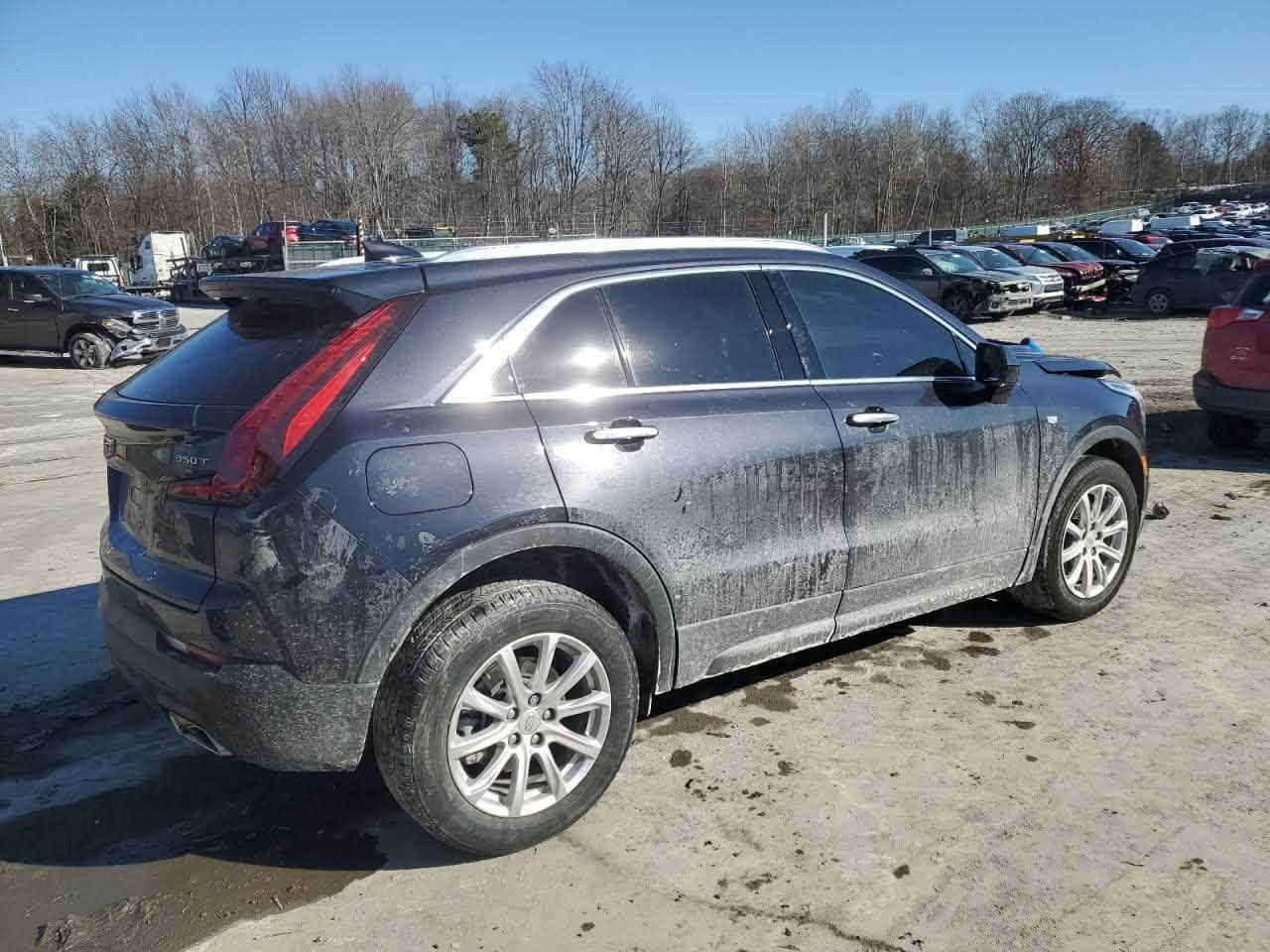 السلام عليكم 

كديلاك XT4  2023
 فول مواصفات فئة لاكجري
جلد فتحه بانوراما 
جنطة كهرباء 
تحديد مسار 
 كشنات تدفئة 
حادث بنيد فقط و موضع بالصور  
 
رقمها  بغداد و بأسمي 
هاتف / ***********
مكان السيارة بغداد

نص مكتوب في الصور:
- 41932365