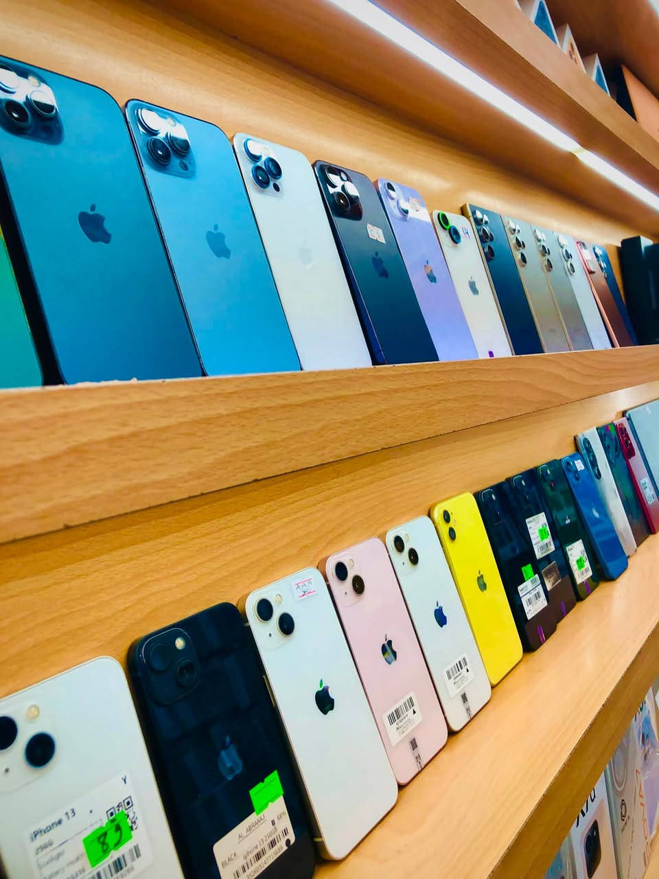 ✨ لأنكم تستحقون الأفضل.. وفرنا الكم الطلب! ✨
عروضنا المستمرة والمتجددة دائماً 📱🔥

وصول وجبات جديدة ومرتبة، وتشكيلة واسعة تبهر الجميع:

 عشاق السامسونج: متوفر لدينا حالياً من Note 20 Ultra ولغاية أحدث إصدار S26 🔥

 عشاق الأيفون: التشكيلة متكاملة من iPhone X Max ولغاية iPhone 17 Pro Max 🍏

 إضافة إلى: كافة أجهزة الأندرويد، الأيبادات، ومستلزماتها.

💎 مميزات الشراء من عندنا:

 🛡️ ضمان يومين لفحص الجهاز بكامل الراحة.

 🛵 خدمة التوصيل متوفرة لكل محافظات العراق 🇮🇶

 💳 نظام الأقساط الميسر (لموظفي ومتقاعدي مصرفي 

الرشيد والرافدين) - استقطاع إلكتروني والماستر كارد تبقى يمك!

📞 للحجز والاستفسار يرجى التواصل عبر الرقم:

*********** 💬
