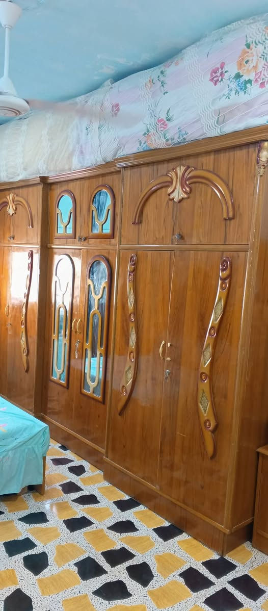 غرفة نوم تسكام للبيع. كنتور 6 ابواب. كامله اضرار بسيطة العنوان كوت. الزهراء. السعر 900.000 وبيهه مجال للشراي. ***********.فقط واتساب.
