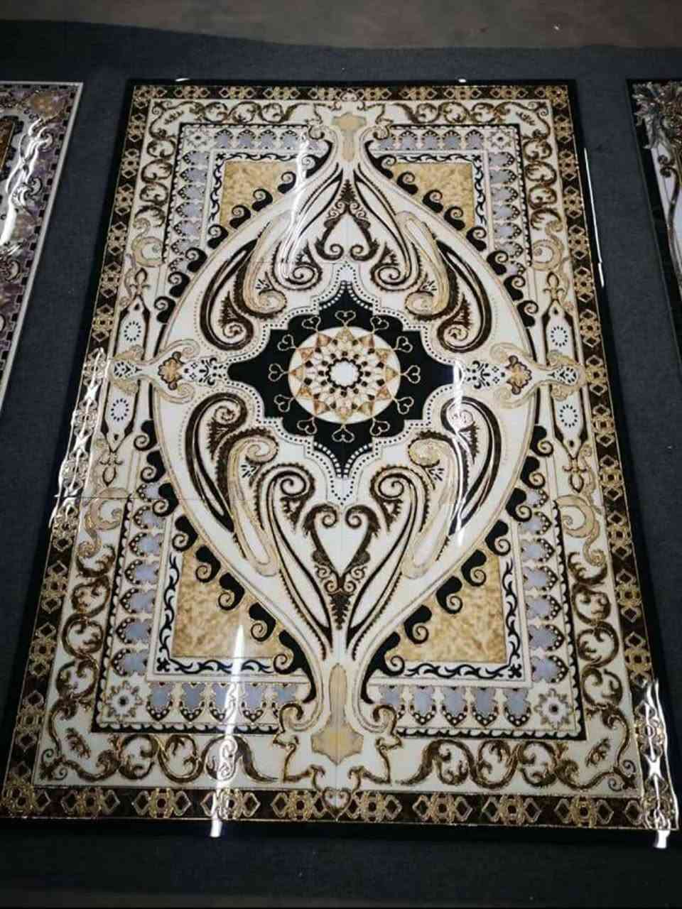 سجادات زوالي بورسلين فخمة بتصاميم مميزة ✨
‏وصلت تشكيلتنا الجديدة من السجادات البورسلين صيني المنشأ 🇨🇳
‏بتفاصيل راقية وجودة مميزة، ومتوفرة بعدة تقنيات:
‏🔸 مزجج
‏🔸 حفر بتفاصيل بارزة وأنيقة
‏🔸 مذهب بلمسات ذهبية فخمة ✨
‏🔸 ضوئي يعطي إضاءة ولمعة مميزة للتصميم 💡
‏مناسبة للصالات، غرف الضيوف، المداخل والمساحات المميزة 🏠
‏🔴قياس 120*120+ 120*180
‏120*240+ 180*240
‏📍 معرض عباس عوض للسيراميك – الحلة شارع 60 مجاور الضامن الطبي ***********
‏📩 للاستفسار عن القياسات والأسعار، راسلونا على الخاص
‏#بورسلين #سجادات_بورسلين #بورسلين_صيني #سيراميك #ديكور #تصميم_داخلي #الحلة #معرض_عباس_عوض
