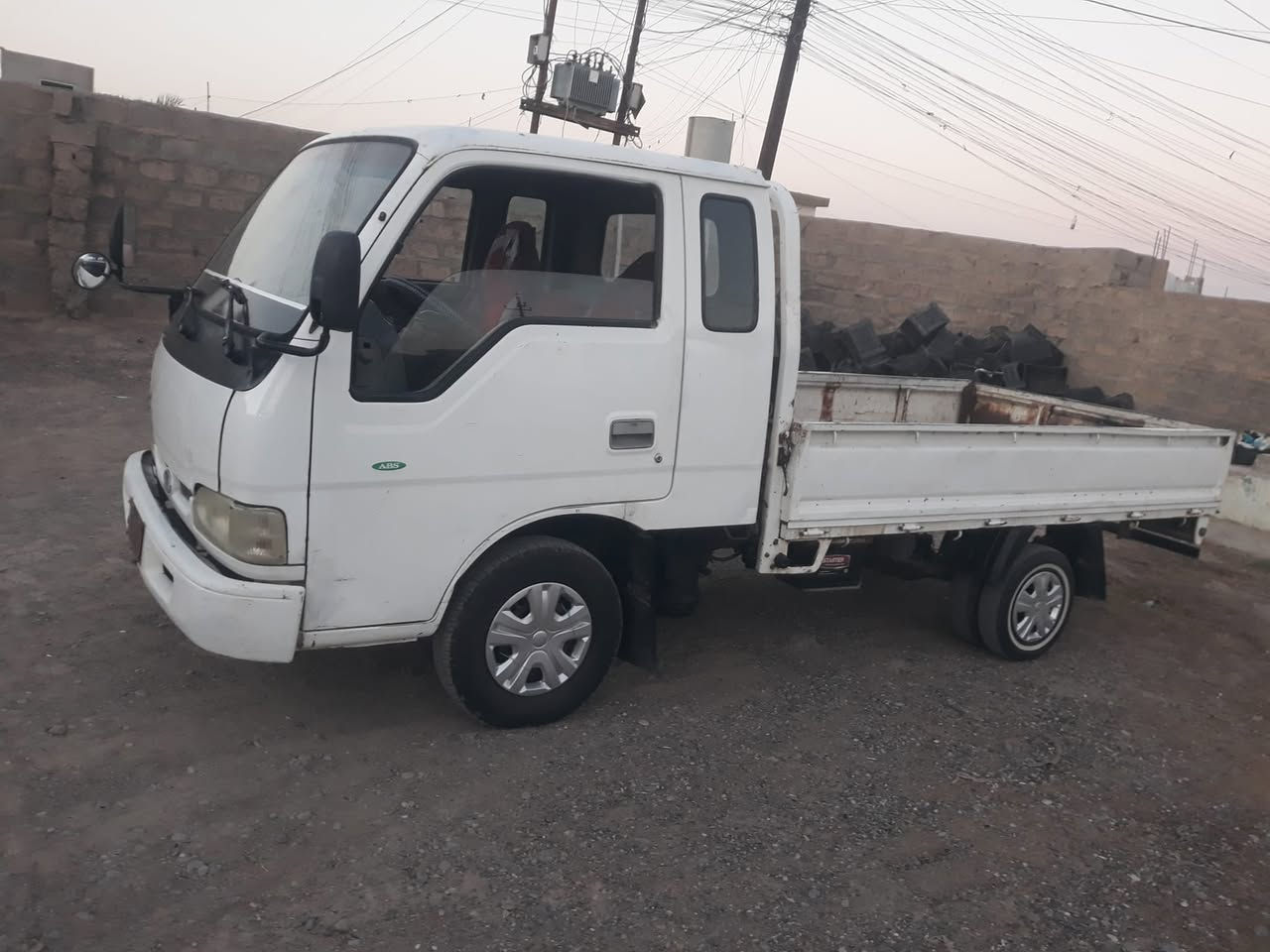 السلام عليكم كيا فونتيره موديل ٢٠٠٠ مامسجل شاصي ما مكصوص نضيفه كير محرك اكسن صدر جديد طخم تاير ٦جديد كهربائي كله شقاله اخون السيارة جاهزة مابيه نقص مكفوله من الخيسان ول تصليح البيع نقد عتضر عن المرس مكان السيارة الشرقاط السعر ٢٨ السيارة عله وضع الشركة رقم ***********.
