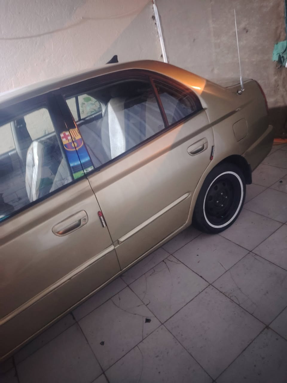 السلام عليكم للبيع اكسنت فيرنا موديل 2000 كير ومكينه بجيس تبريد ثلج حداديه جديده تخم تاير منضومه غاز جديده ارضيه جلد لايت زنون مصبوغه جماليه لاتبديل ولا دواخل السياره بسمي شخصين مكان السياره بلحله مركز المدينه بيع او امراوس السعر 47 وبيها مجال للشراي اتصل ***********
