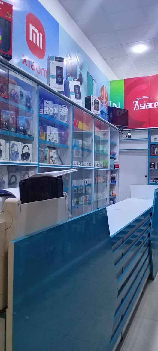 محل موبيلات للبيع كامل هوه وغراضه سوك الحر العسكري قرب مول الاسدي بنص سوك مكان فد شي ***********رقم صاحب المحل
