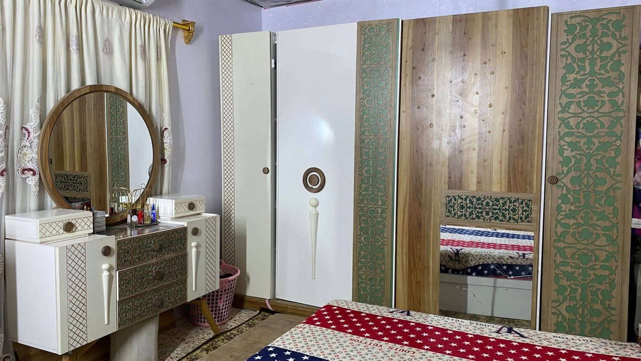 #بيت للبيع
الجربوعيه الأولى
مساحه 200
السعر الكلي الكلي 115 مليون وبي مجال 
غرفتين
وصالة
الاستقبال
مطبخ حار وبارد
صحيات
سنه بناء 2018
الاتصال او استفسار
***********
