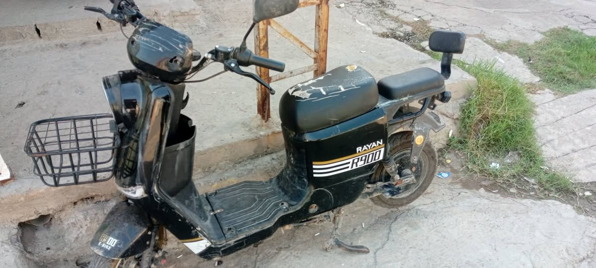 سلام عليكم درجه شحن   ار 900
بطاريت شرط ملف شرط درجه تريك وين متريد سعر 250 وبيه مجال ***********   *********** مكان موصل ايسر نبي يونس
