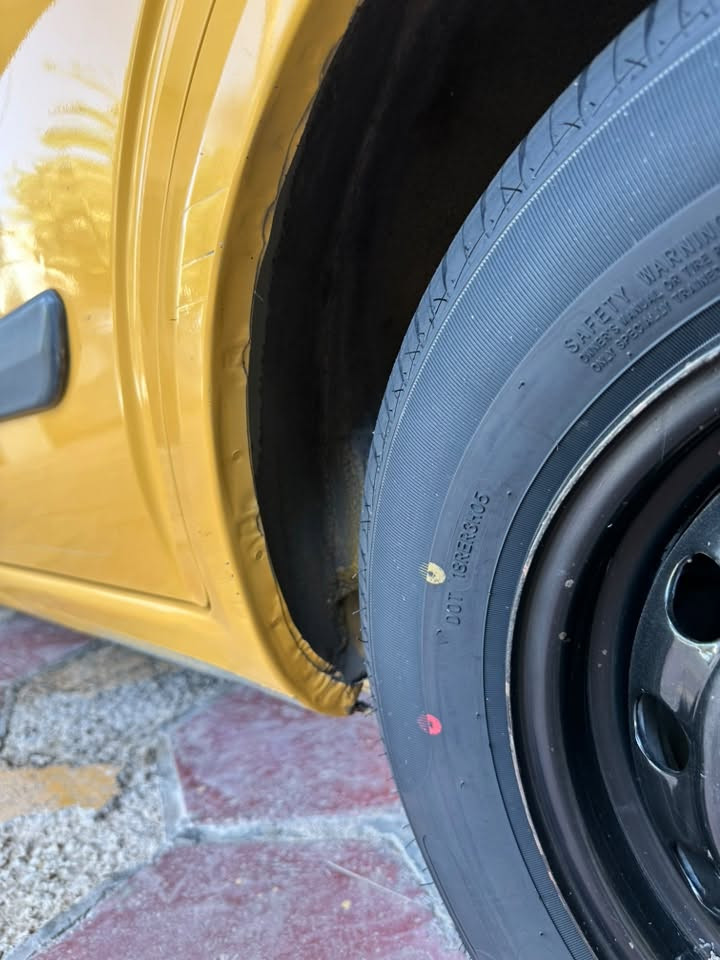 سلام عليكم للبيع طيبه موديل ١٦
مكفوله من ضربه وبتبديل سياره بيها جاملغ
بصفً سايق ربعه صبغ سياره جديده مكينه كير صدر 
تخم تاير كله جديد سعر  ٤١ مجال قليل مكاني بغداد البياع
***********
