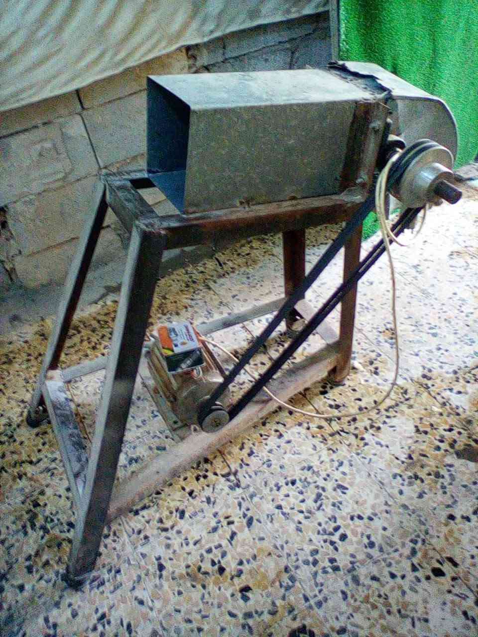 غراض، للبيع

نص مكتوب في الصور:
- هوزوز
- عصائر طبيعية
- @_al_hawzwz
- ***********