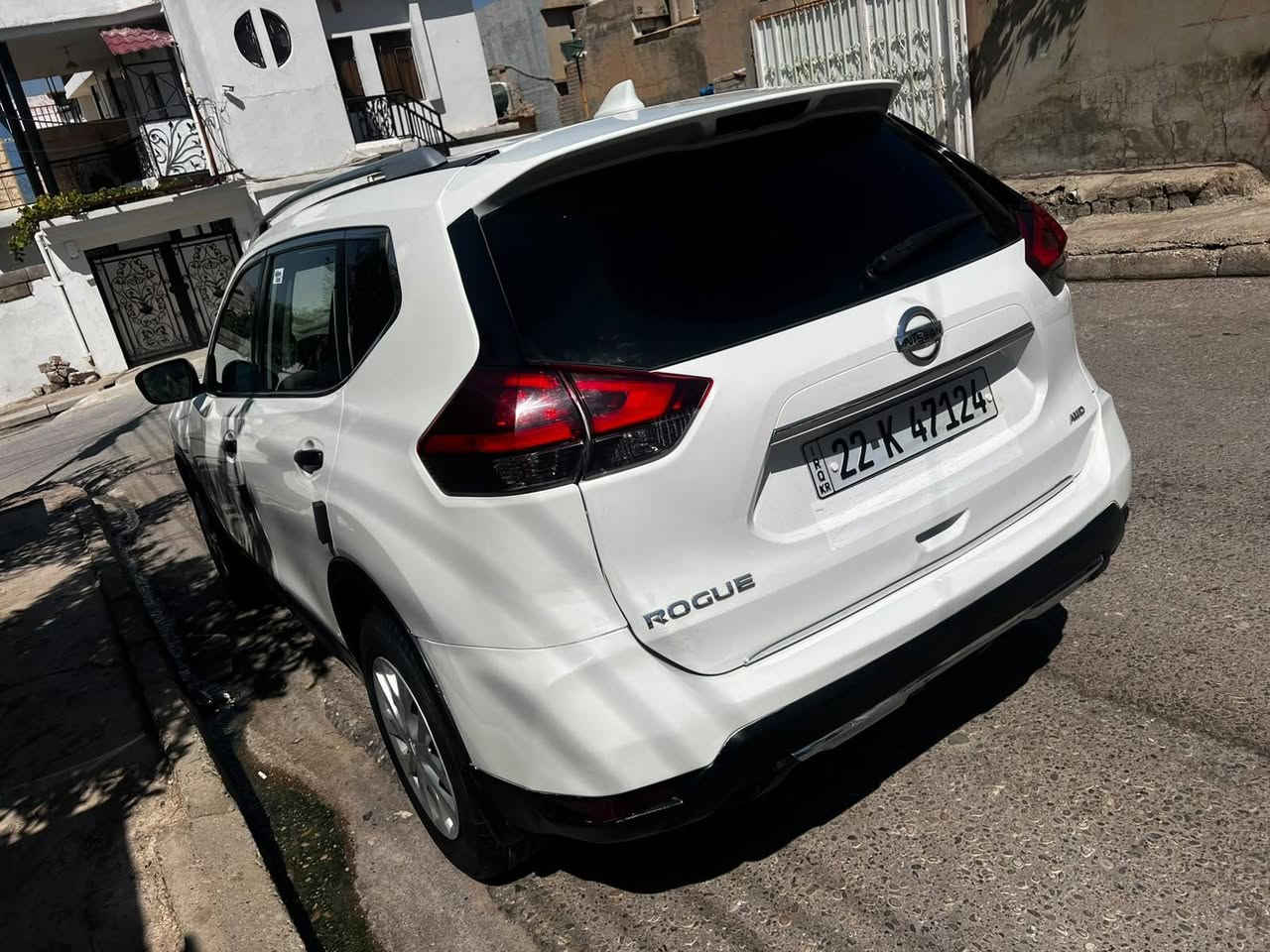 نيسان روج أمريكي S موديل  2017 AWD ابيض ثلاجي بدون صبغ  كلين  حجر ايرباك بشرط رقم سنويه جديد  سونر موجود  مكان سيارة عقره تلفون *********** كورك وتساب           مكان سيارة عقره سعر 148مجال قليل
