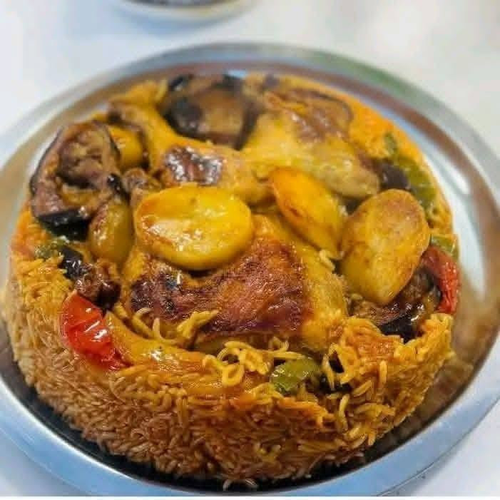 أمانة كلمن تجي عينه عله منشور يسويلي مشاركه تعليق لو بكلمه        كبه تمن عنبر 30 قطعه٥
🫔🫔
كبه برغل سلك ١٥كبايه ٥😍😍 تو
بورك 30قطعه٥  ،🥖🥖
🥐🥐كباب عروك كيلو١٠
بيتزه10قطعه ه 🍕🍕
لحم بعجين١٥ قطعه٥  🍪🍪
كليجه سعر الكيلو المشكل 
 حسب الطلب 
وللعلم لحم عراقي من الكصاب أمانت الله 
ويوجد لدينا برياني ودولمه ومقلوبه 🥘🥘🥘
مستعده اجهز حفلات للحجز والاستفسار خاص مفتوح أو اتصال علا الرقم /*********** يوجد خدمه توصيل

نص مكتوب في الصور:
- ٨:١٨ إرسال رسالة...
- إرسال رسالة...
- كباب عروك لكيلو
- ام حمودي