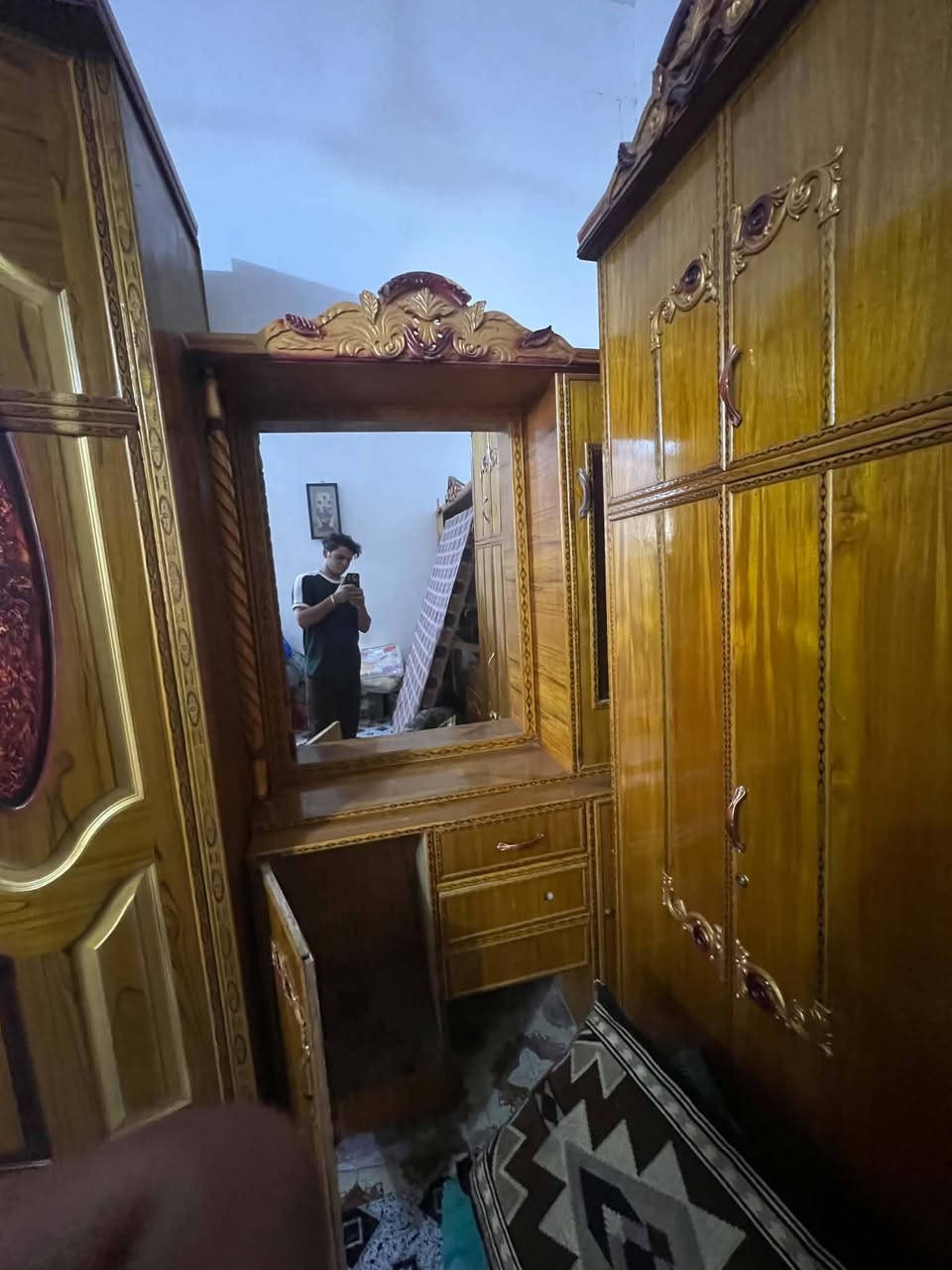 السلام عليكم غرفة أخشاب للبيع مستخدمة السعر٦٥٠ المكان بغداد الشعب حي الجزائر الرقم ***********

