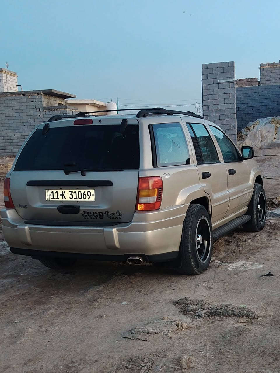 من رخصة إدارة الكروب جيب للبيع موديل ٢٠٠١ بأسمي مكينه بلاد رقم انكليزي تبريد قطعتين خلفي امامي تخم تاير ويل توزايز حداديه جديده السياره بيها منظومة غاز يعني غاز وبانزين كهربائيات الكل شغال لايت عدسات خليجي بدون ضربه صبغ حجل وبنيد فقط مكان السياره ناصريه مركز *********** واتساب وبخدمة الطيبين
