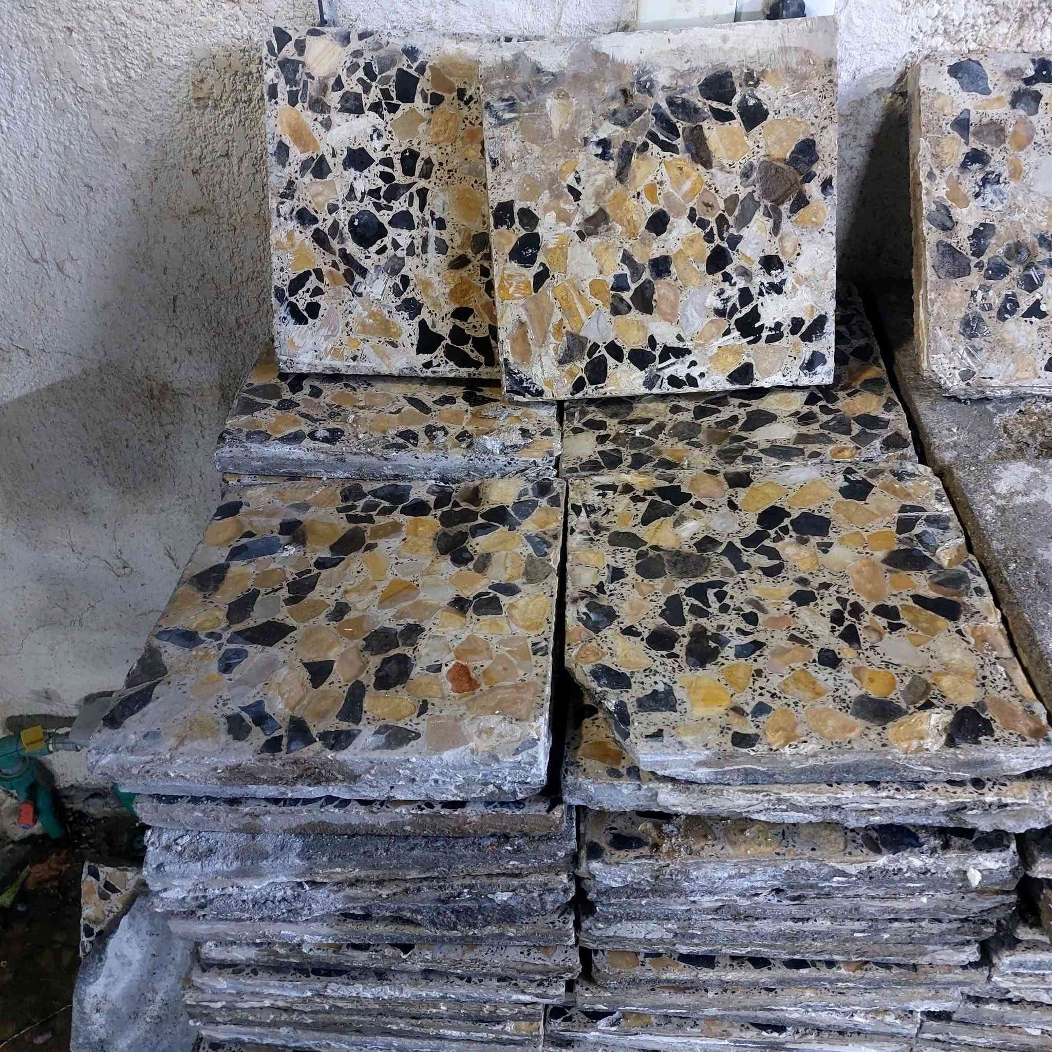كاشي للبيع قياس 30cm ×30cm 
تقريبا عددهم 200 
للاستفسار التواصل ع الرقم 
***********
الموقع حي السلام
