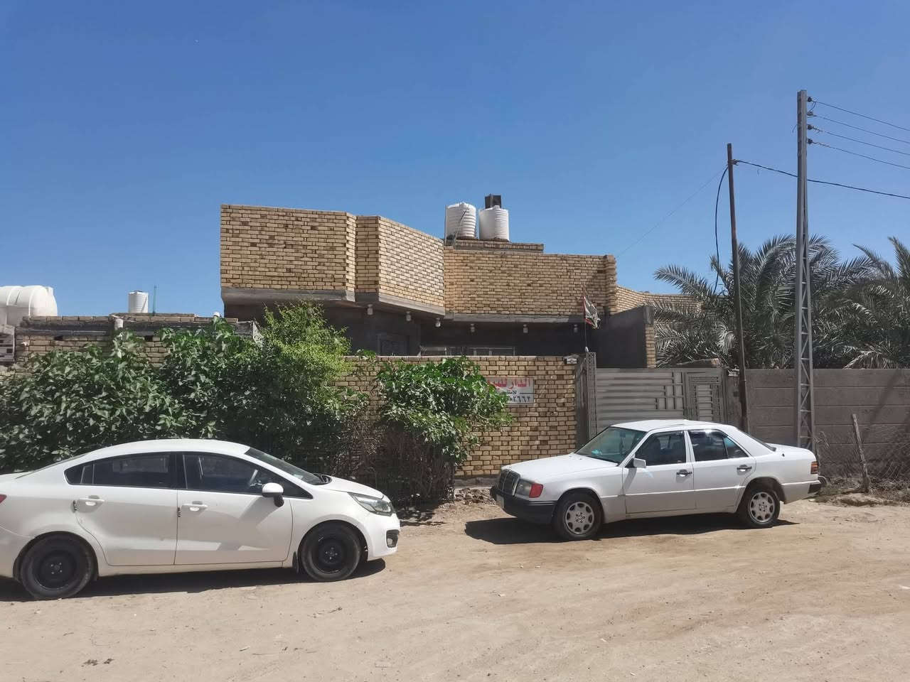 دار للبيع بعد جسر الحولي شارع حسينية مسلم ابن عقيل ع المساحه 230 بناء سنة 2023درجة اولى كونكريت صب طابوك كافة الخدمات ماي كهرباء مجاري للاستفسار على الرقم *********** يوجد واتساب
