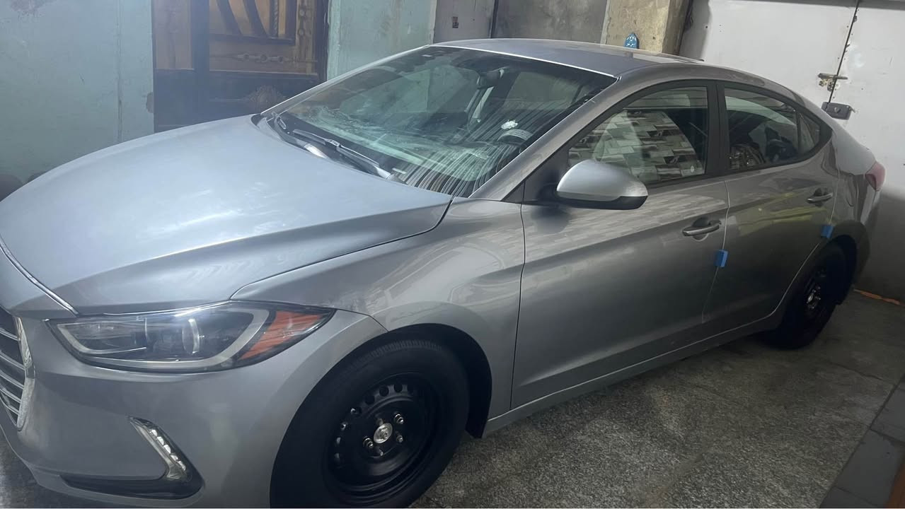 النترا موديل ١٧ وارد امريكي حادث بس بنيد بدون دواخل والدوسه صبغ والباقي مكفوله من الصبغ مكينه ٢٠٠٠ جاهزه السياره رقم بصره حره السعر ١٠٥ وبيه مجال *********** Singapore
