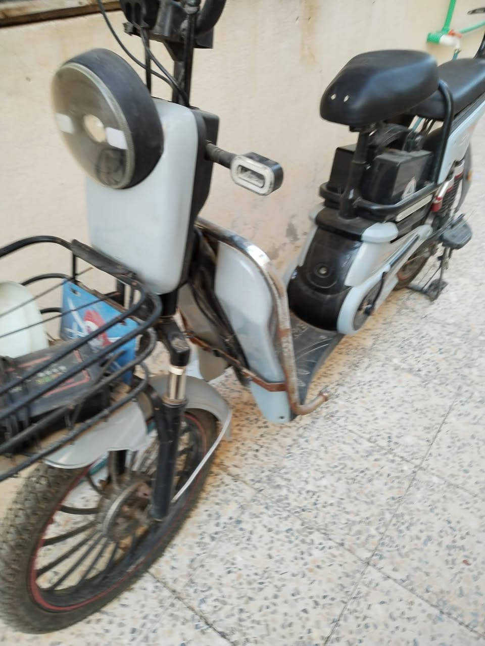 للبيع باتريات الجدد سعر سعر 300 كله شغال كهربائيات ***********
