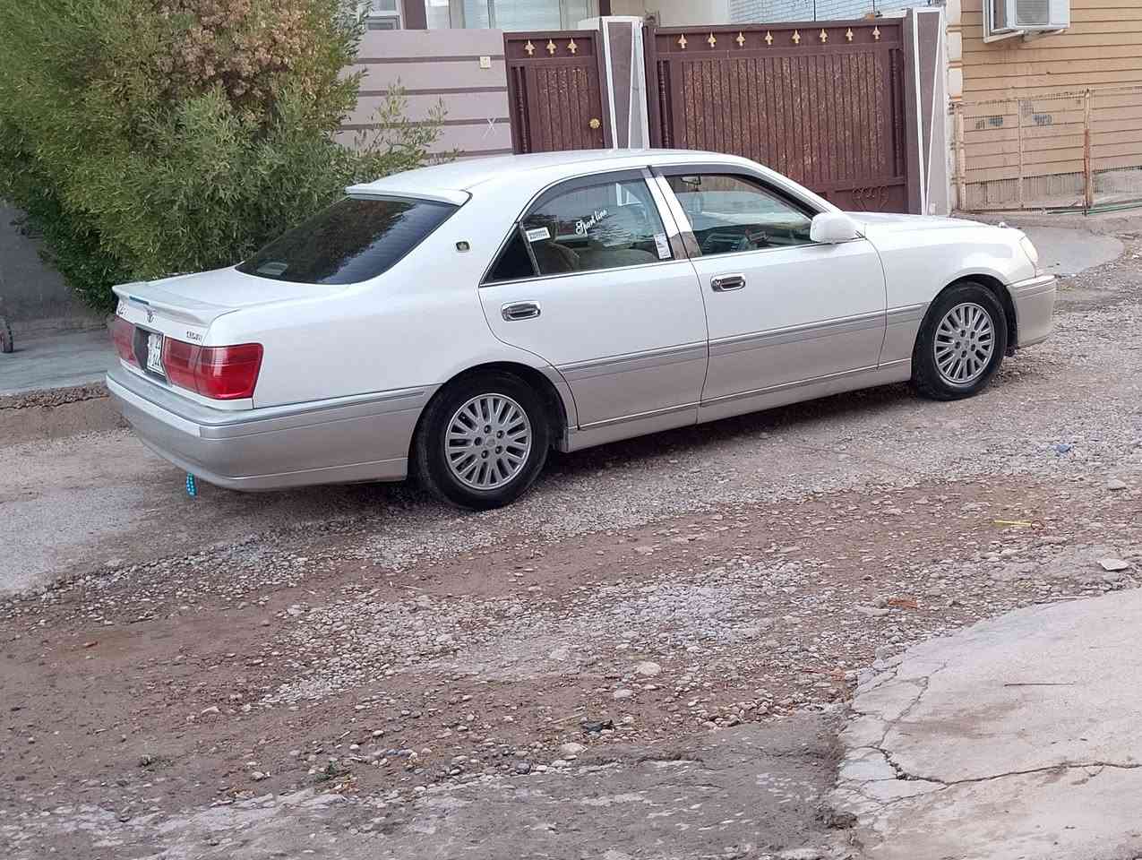 مەلیکە 2003بڕاوە
دوو دوگمەی دیفۆر گەورە 
شتی دانسقەو لۆک 
سعری 35گڵاو مەجالی زۆر زۆر کەم
