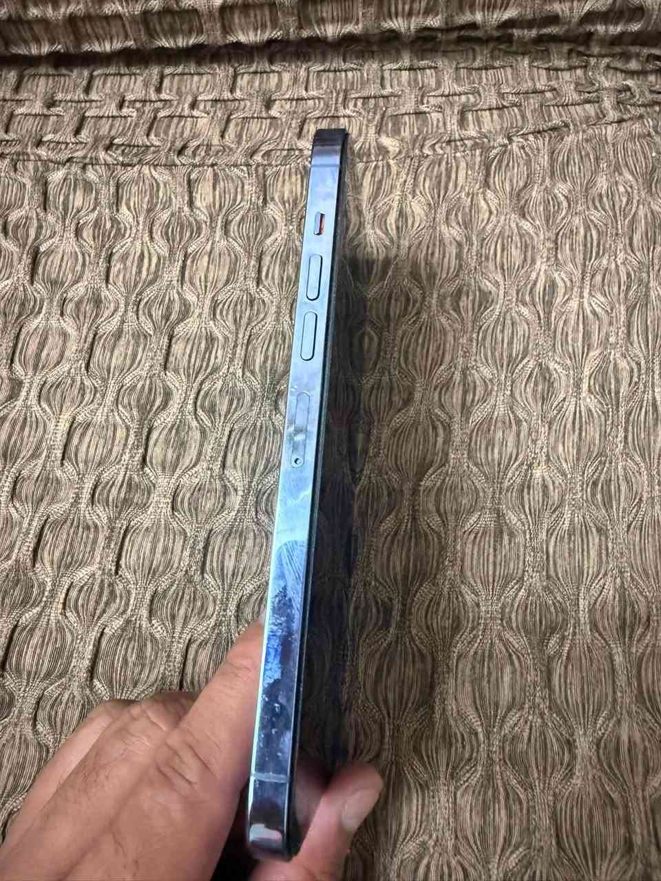 13 برو ماكس
ذاكره 128 
بطاريه 80 
مبدل بي شاشه تجاريه هسه خليتها اله 
425 وبي مجال قليل
مكاني بغداد الامين الثانيه 
***********
