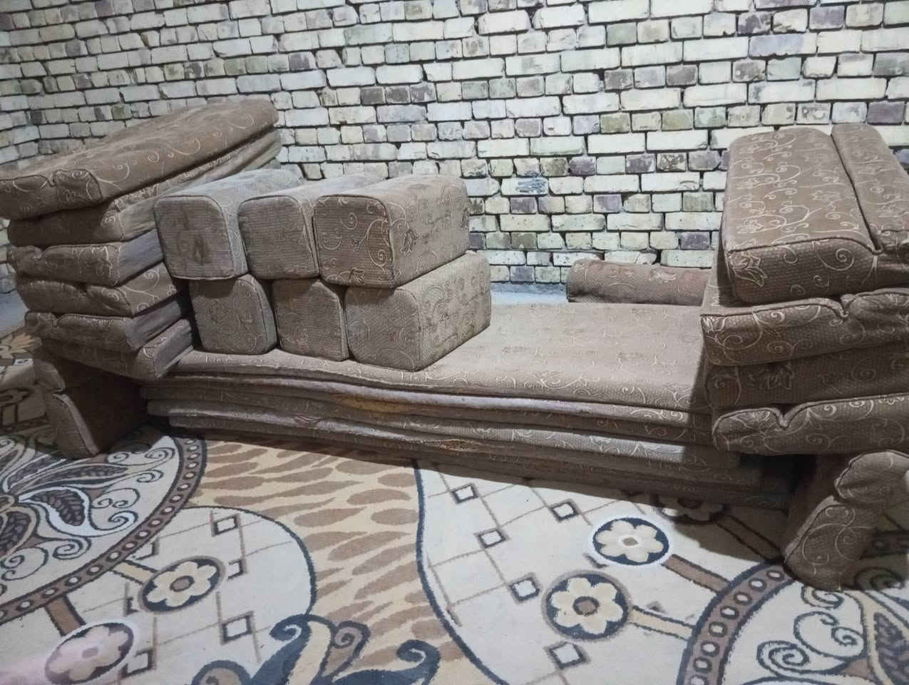 السلام عليكم
🔥 مساند  للبيع 🔥
للبيع مساند وقطع جلسة عربية بحالة جيدة، قماشها متين ونقشتها مرتبة ومناسبة للبيت أو المجلس.
✅ قابلة للاستخدام مباشرة
✅ السعر مناسب 80 وبي مجال للشراي
📍 الموقع: [الناصريه. الموحية]
📩 للجادين مراسلة خاص ***********
