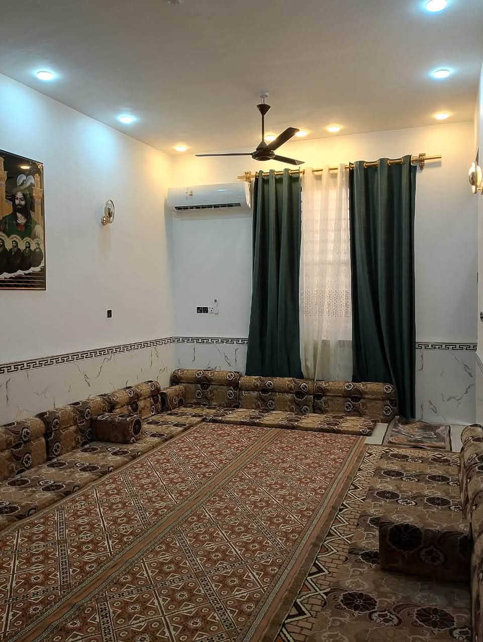 للبيع بيت بحي الأعلام وره منتدى الرياضي / مساحه 150م / بي غرفتين وصاله ومطبخ وديوانيه صحيات / بناء جديد/ الاستفسار ***********بي واتساب
