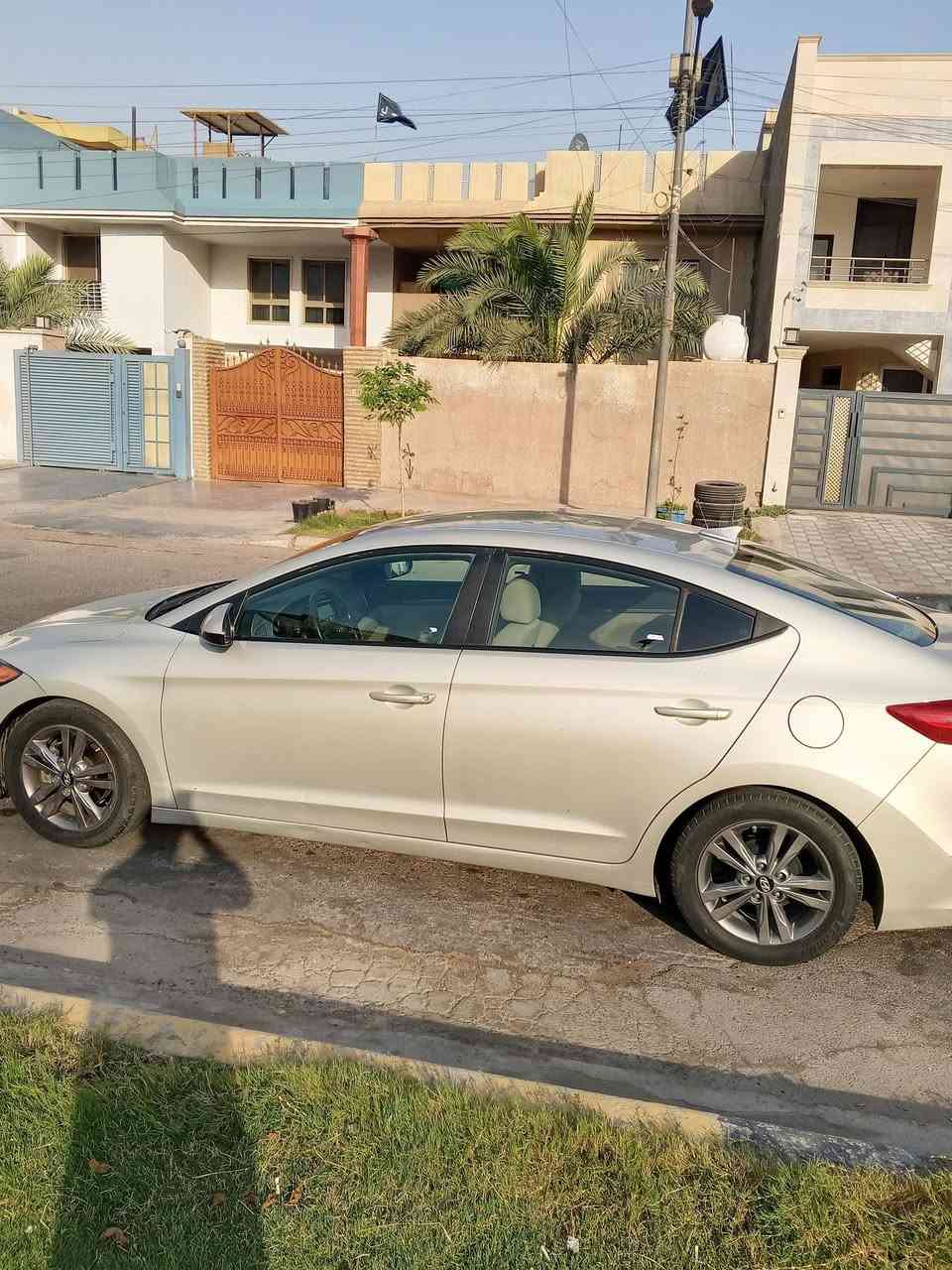 السلام عليكم عندي النترا 2017 رقم انكليزي باسمي سياره مابيها حادث بس سرقه بنيد ولايتات وكير ومحرك مامفتوحات مكينه الفين دوش رقمي ***********مكاني بغداد جميلة لسعر 118

