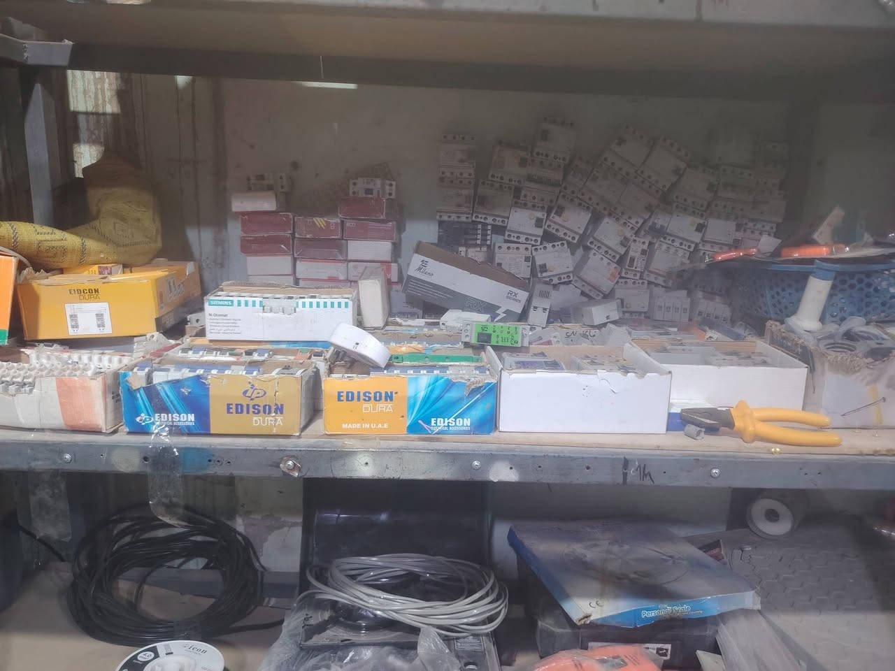 تصفية محل انشائية كامل من غراض الانشائيه والبواري وغراض التأسيس الكهرباء والماء شنو تريد من غراض موجود وسعره جداً مناسب 12 مليون وبيه مجال قليل علمن اذا تحسب غراض بالجمله اكثرمن سعره مرتين ولي يريد ما يشيل من المحل يبقه بل محل ويدفع ايجار 300 ومكانة جداً راقي عله شارع ال 400 دار وبيه دخل نعمه من الله يشهدالله تشتغل بي وتشوف وربي يرزق اليصير من قسمته سبب البيع الانتقال لغير محافظة للاستفسار الرقم ***********
