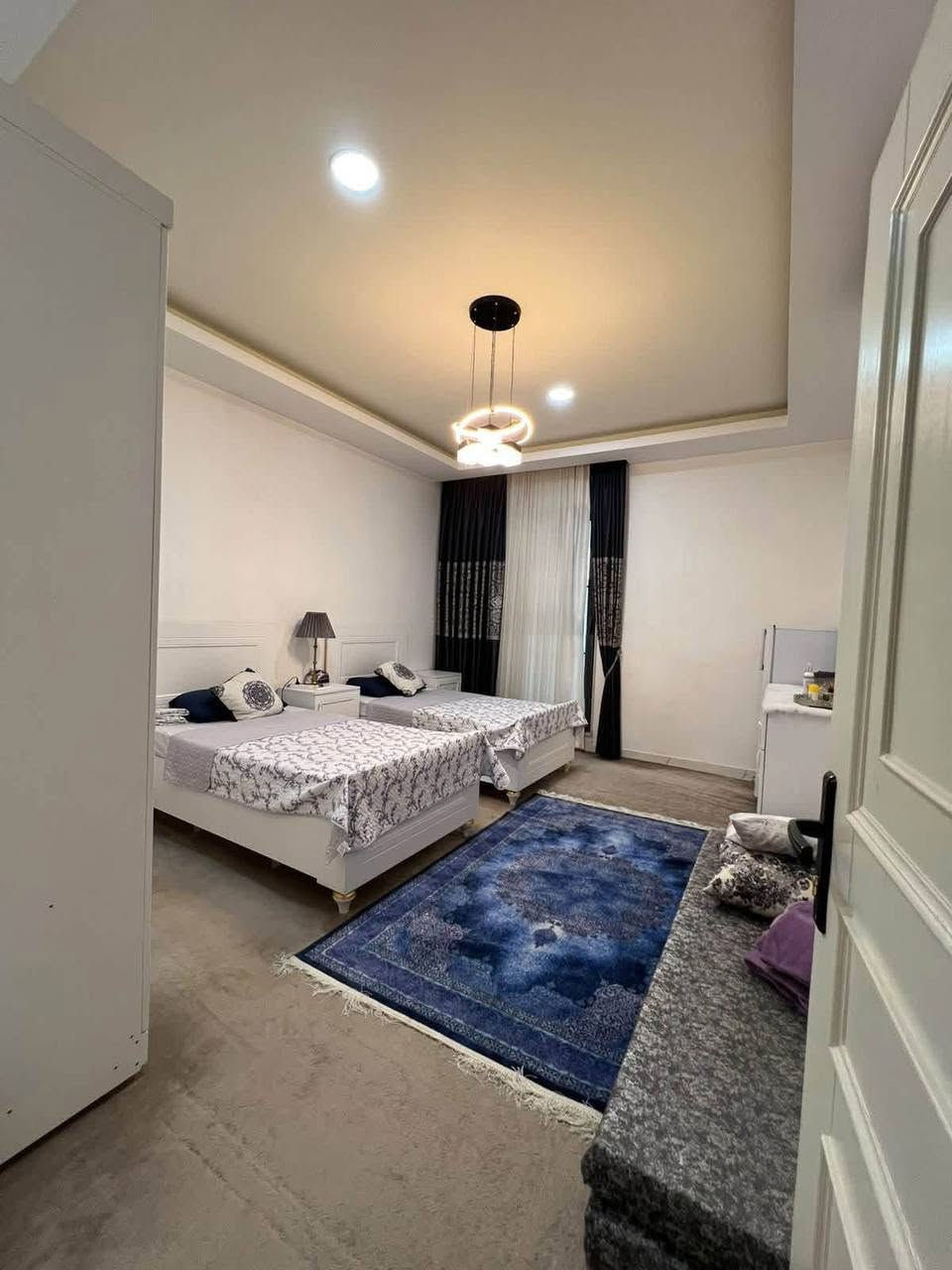 مجمع زيتون بلاص • ٣٠٠م • موثث