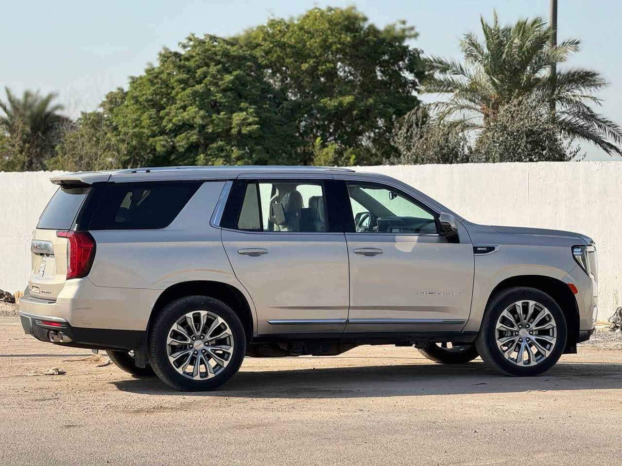 السلام عليكم
للبيع جمسي يوكن دينالي 2023 
مرقمه بغداد كامل تحويل ثاني يوم 
ماشيه 15 الف ميل
حادثها مبين بالصور 
بيها صبغ
تبديل باب و جاملغ جهه السايق
السعر 460$ بيها مجال
للتواصل على الرقم ***********
